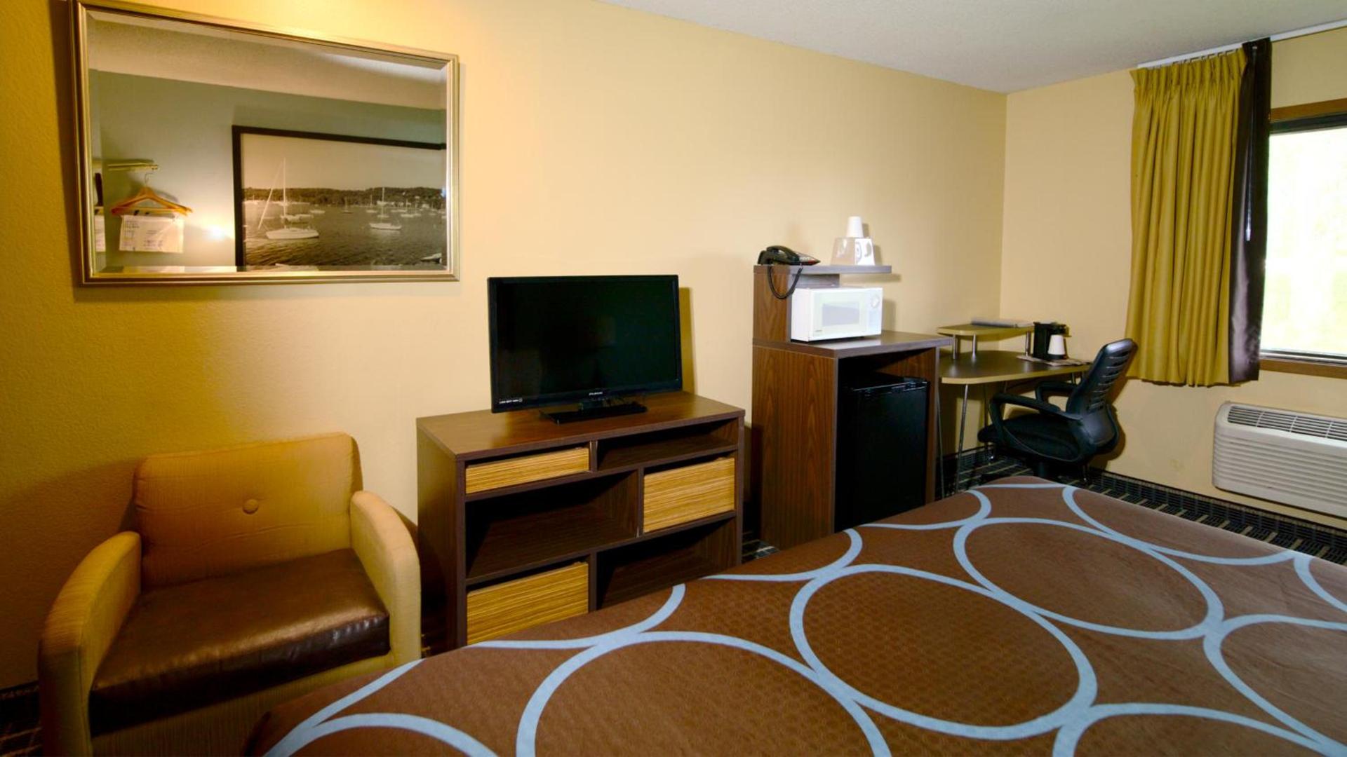 Super 8 by Wyndham Red Wing photo 14