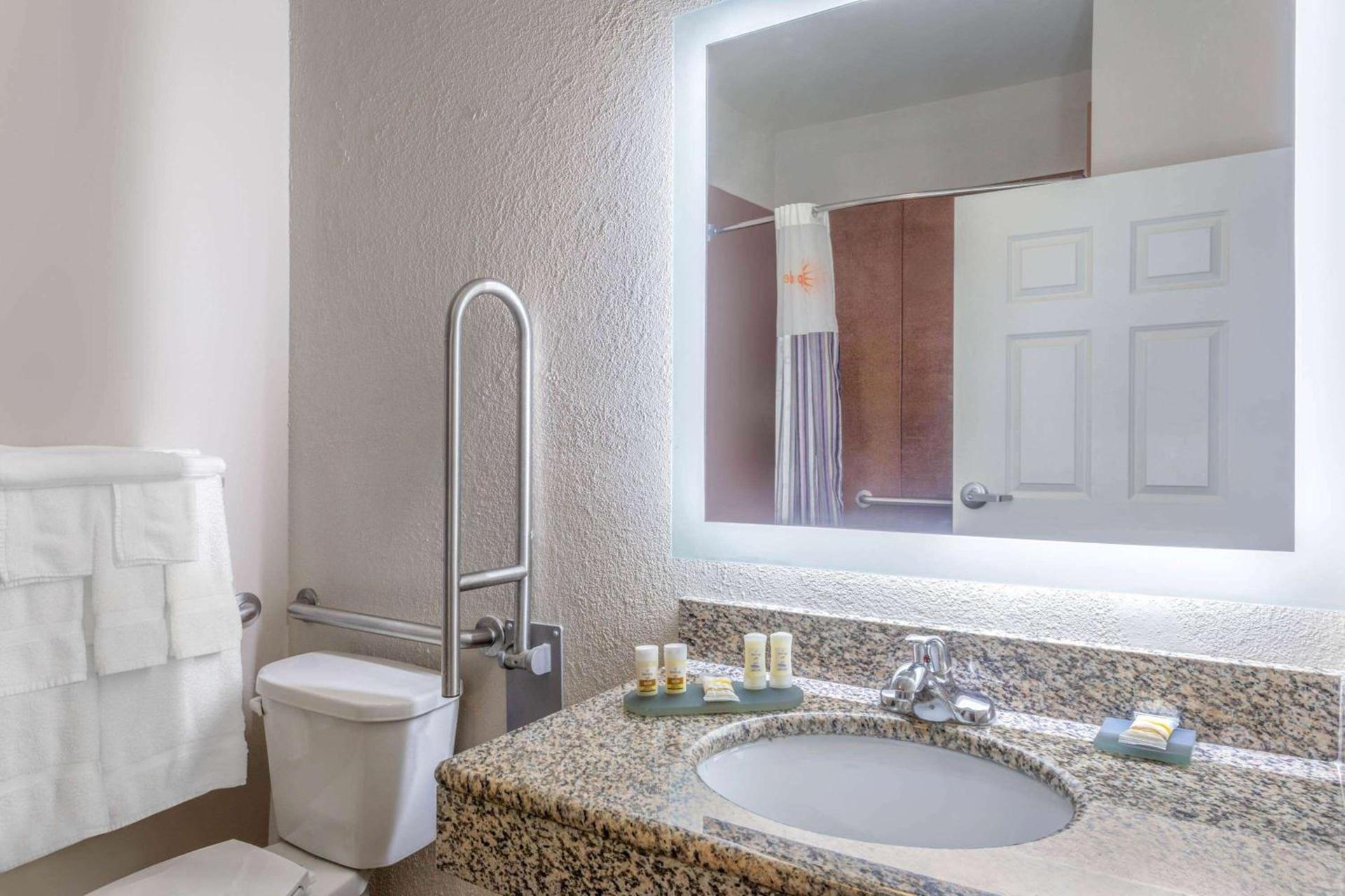 La Quinta by Wyndham Stonington-Mystic Area photo 19