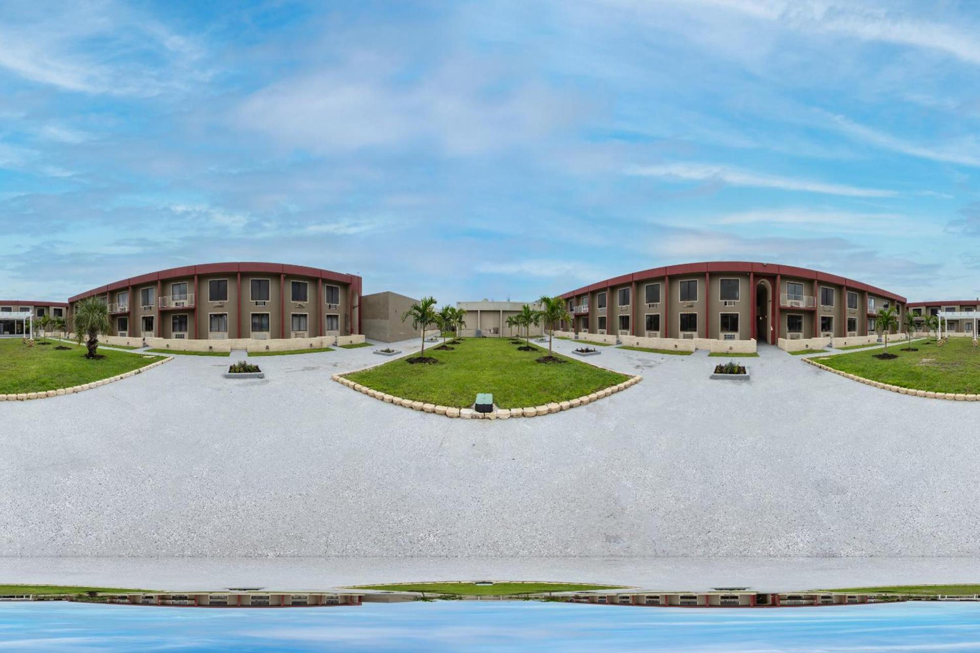 OYO Hotel Orlando Airport photo 2