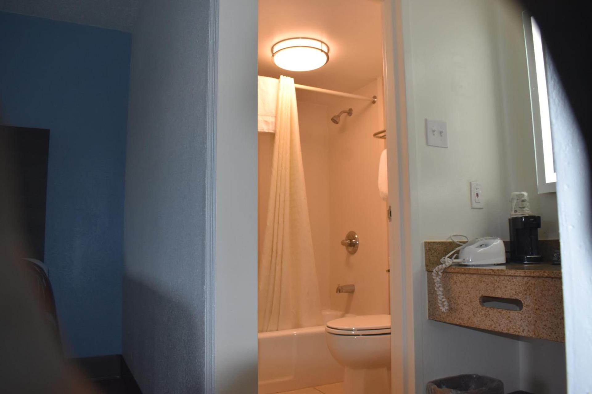 Super 8 by Wyndham Riverside AL photo 20