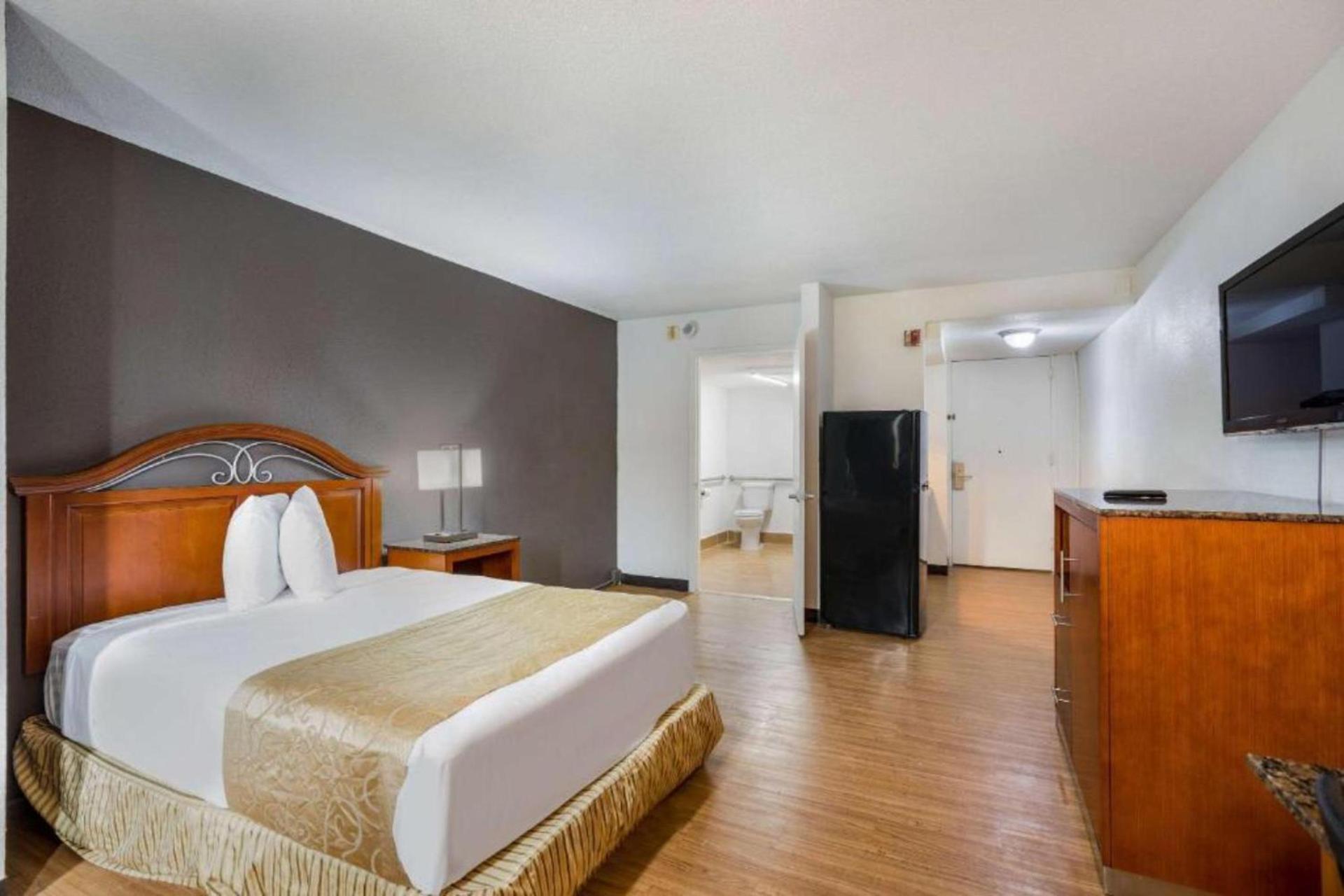 OYO Hotel Orlando Airport photo 12