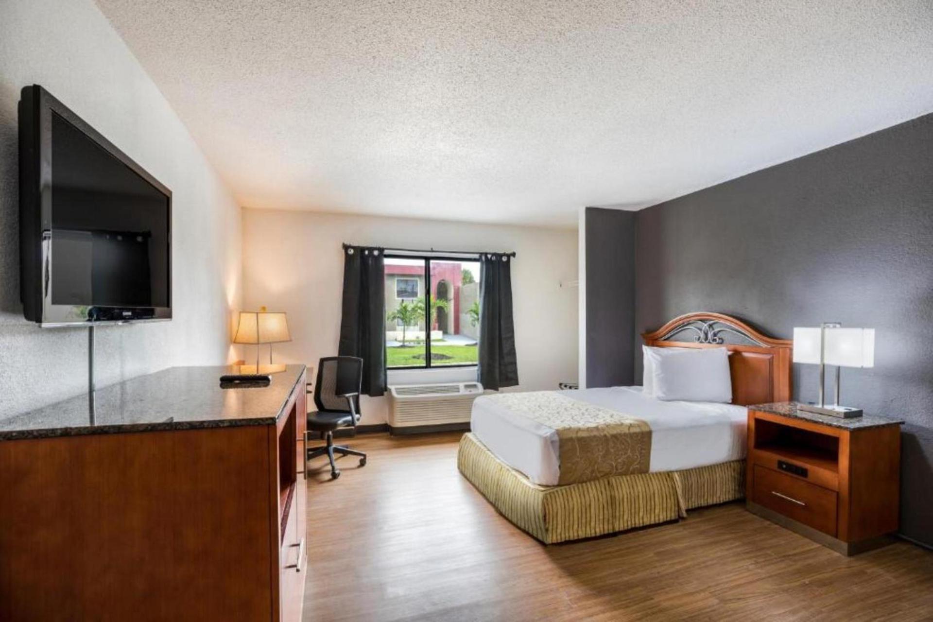OYO Hotel Orlando Airport photo 36