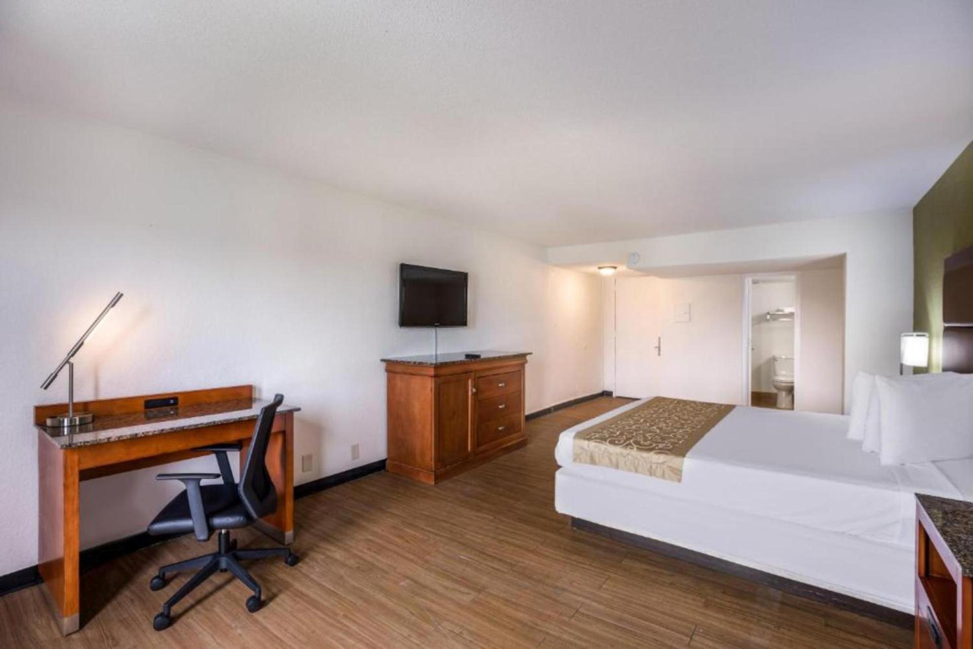 OYO Hotel Orlando Airport photo 15