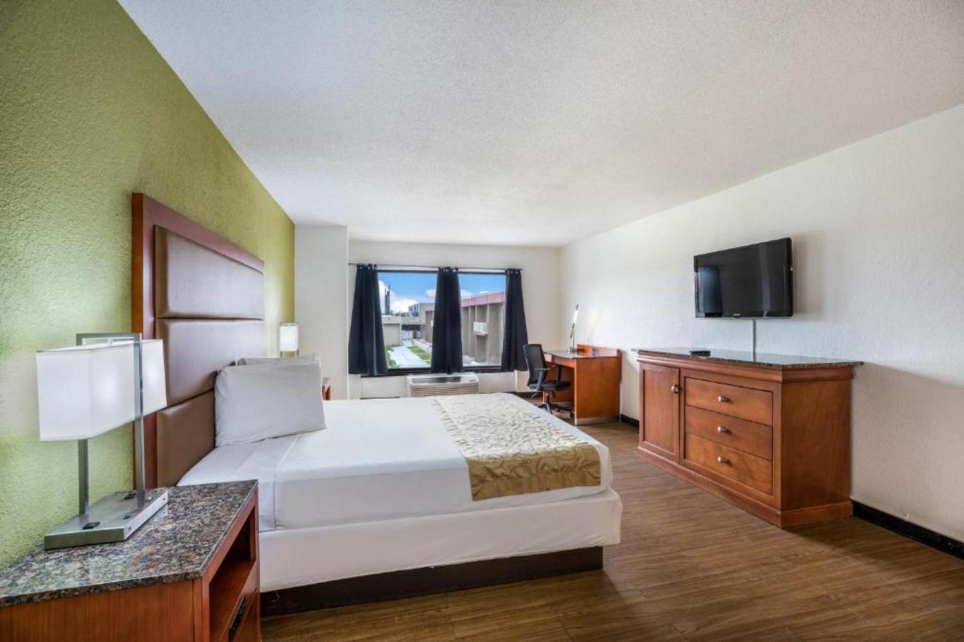 OYO Hotel Orlando Airport photo 16