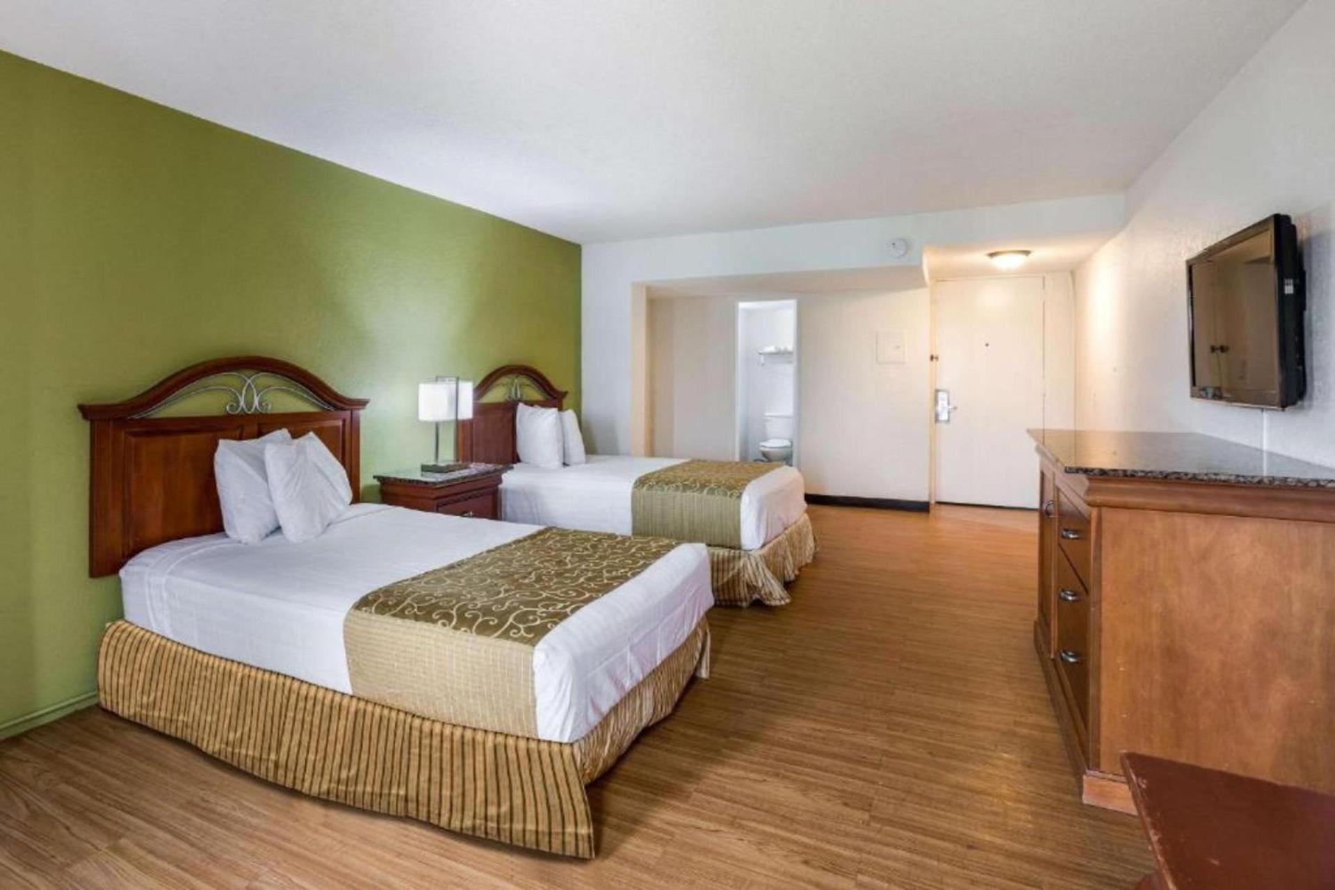 OYO Hotel Orlando Airport photo 18