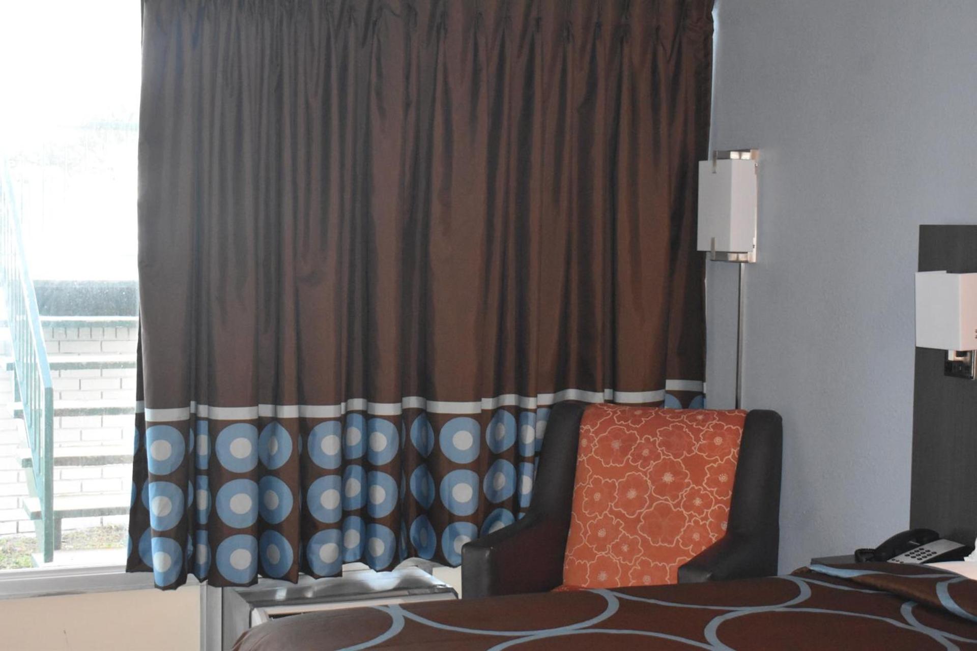 Super 8 by Wyndham Riverside AL photo 25