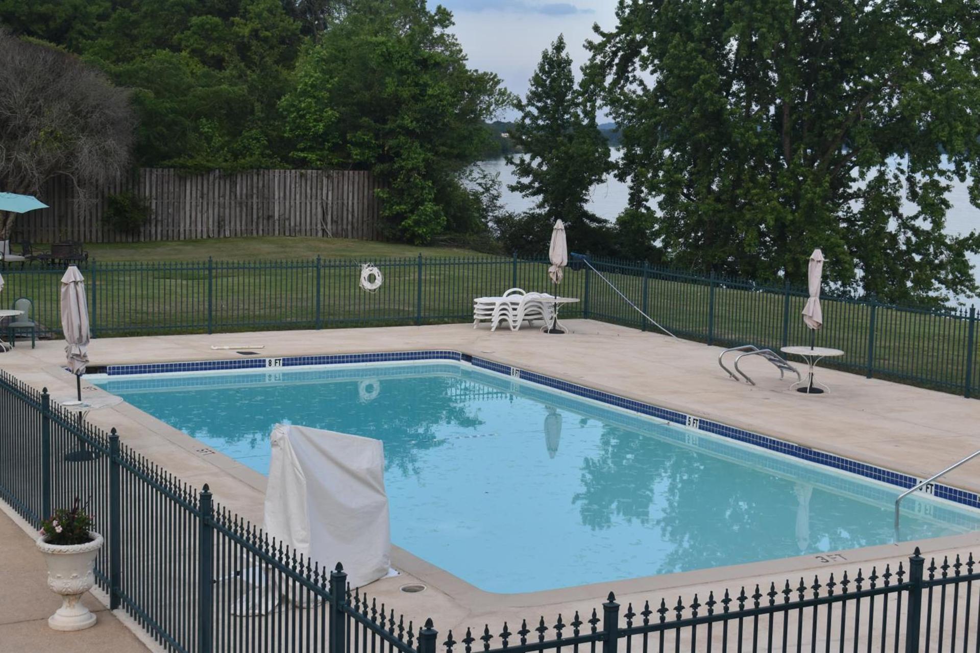 Super 8 by Wyndham Riverside AL photo 27
