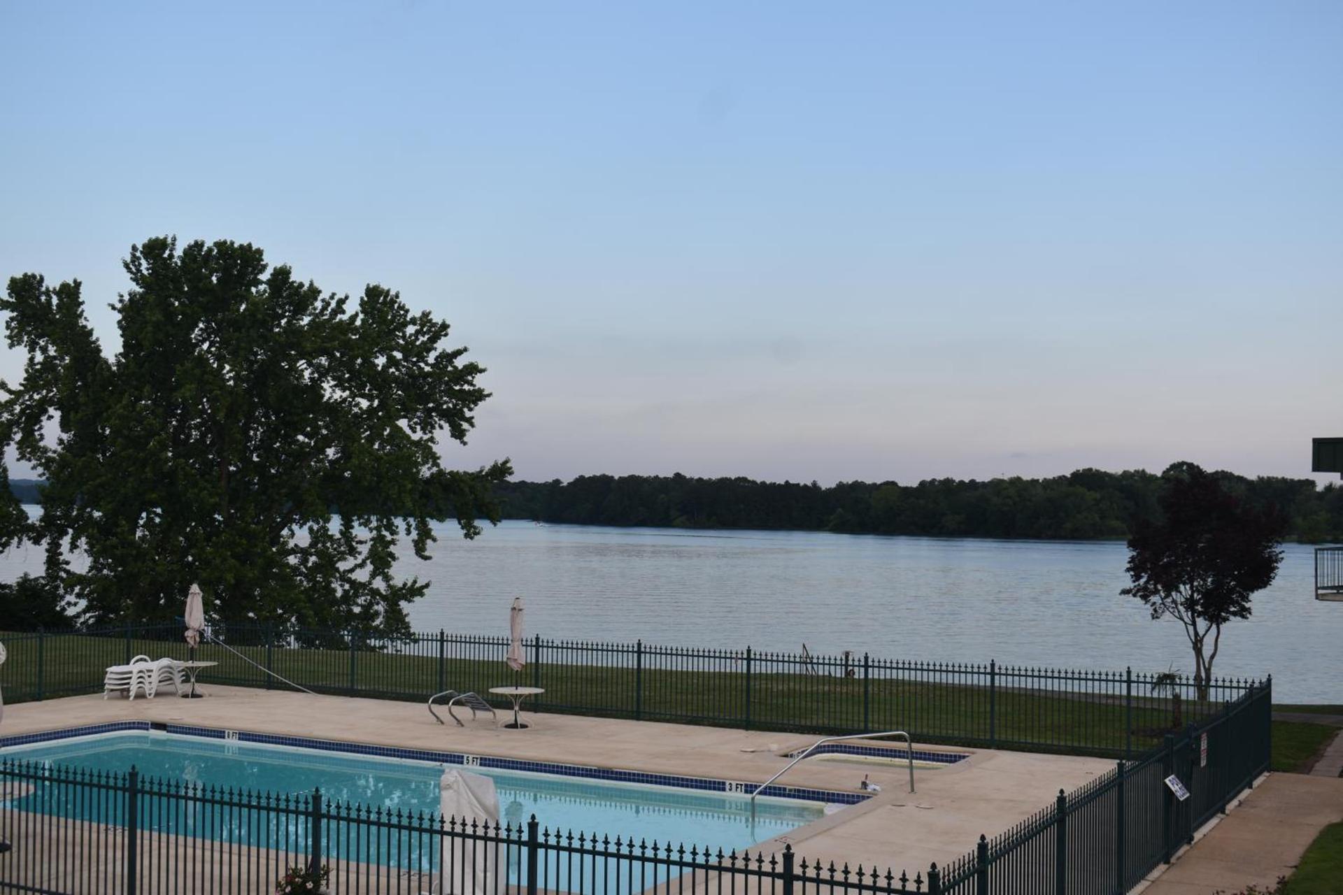 Super 8 by Wyndham Riverside AL photo 28