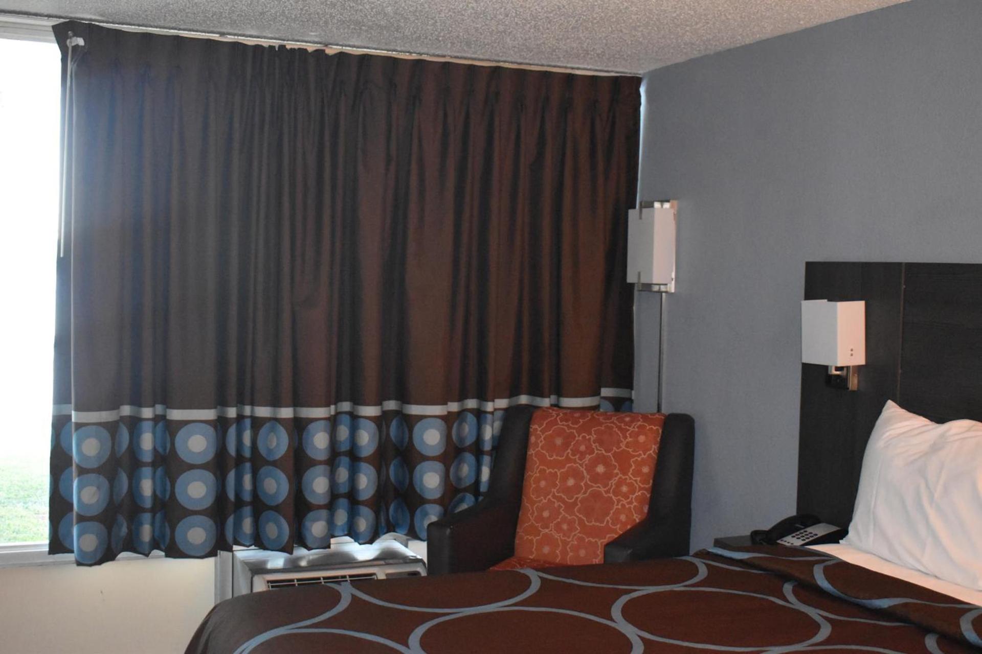 Super 8 by Wyndham Riverside AL photo 31