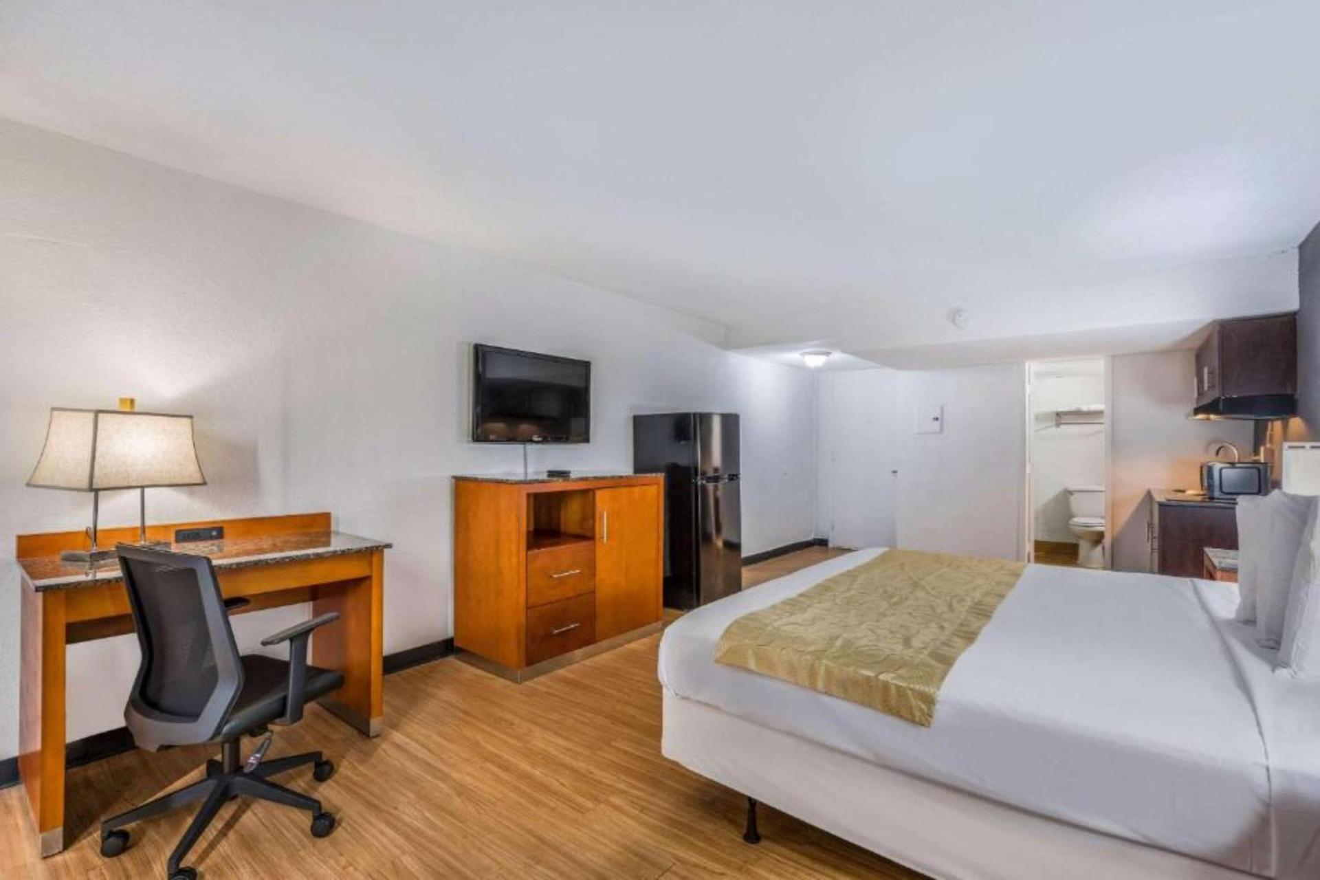 OYO Hotel Orlando Airport photo 21