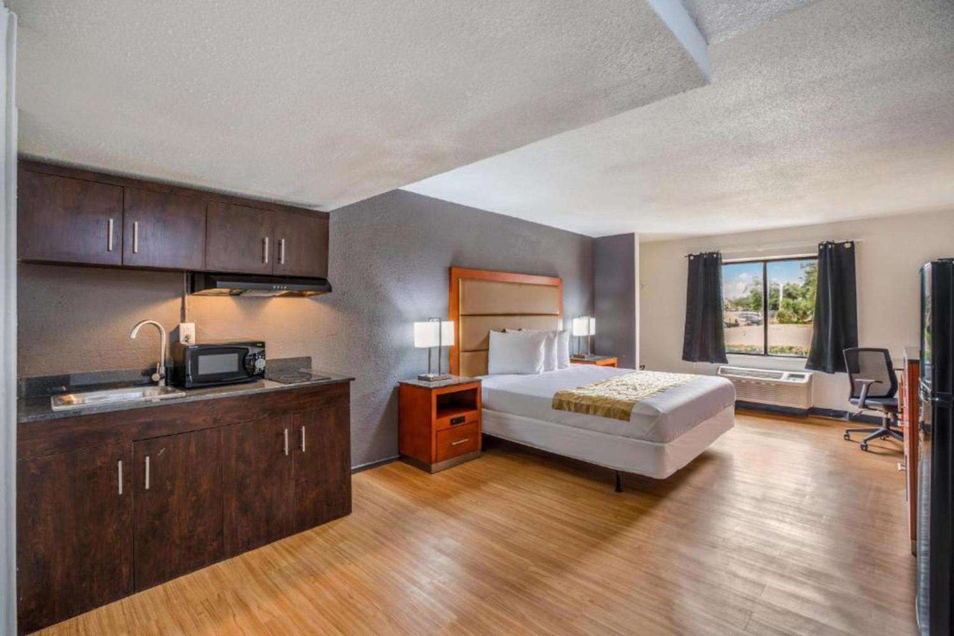 OYO Hotel Orlando Airport photo 19
