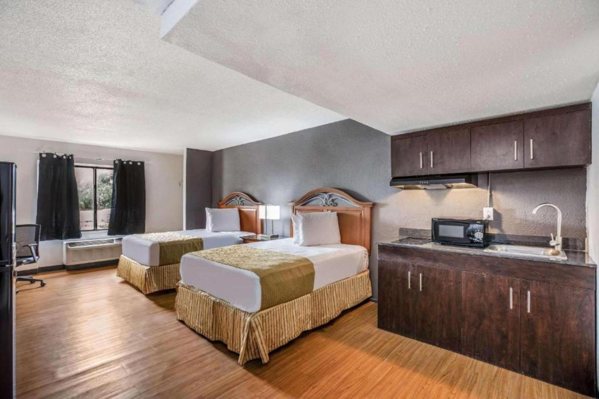 OYO Hotel Orlando Airport photo 22