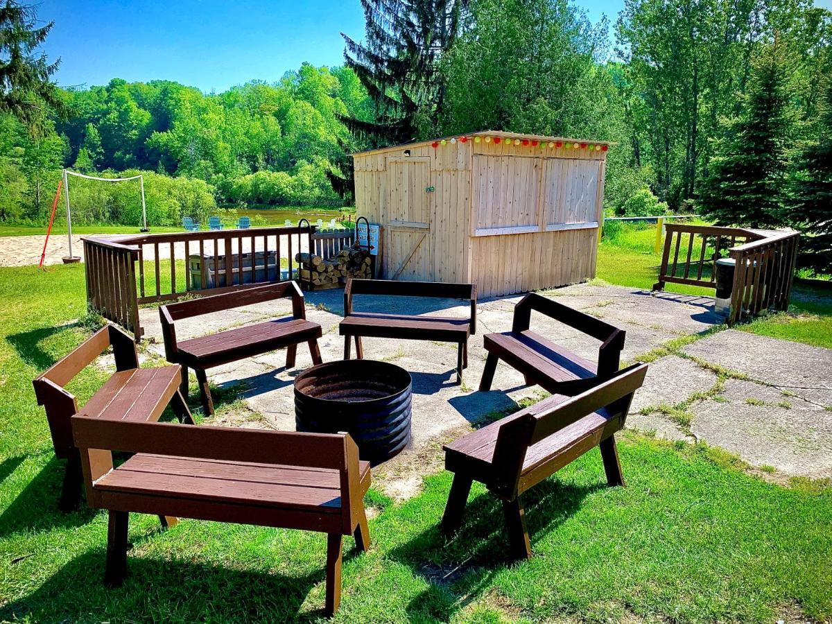 Benzonia Rustic Resort photo 8