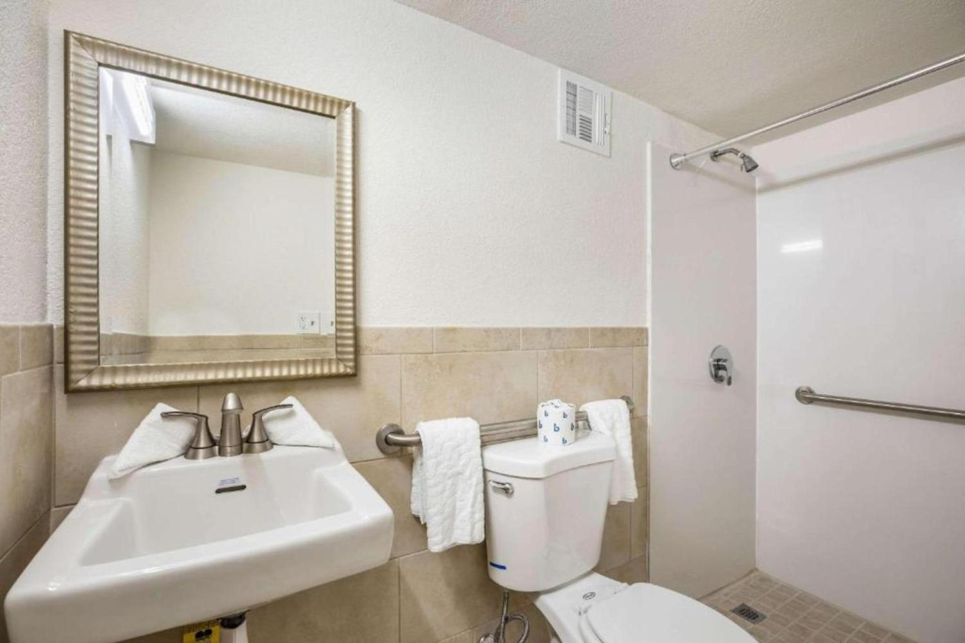 OYO Hotel Orlando Airport photo 25