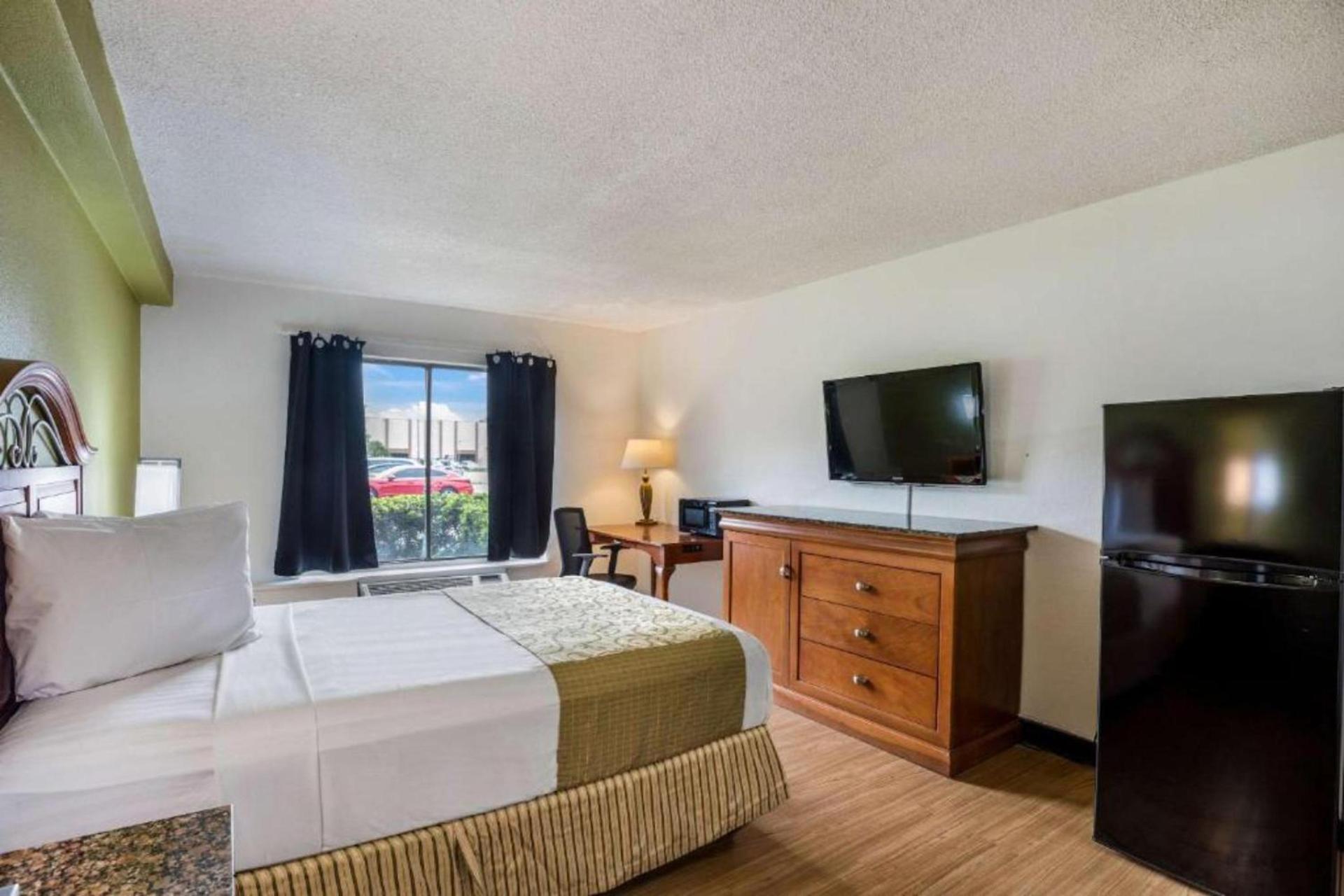OYO Hotel Orlando Airport photo 28