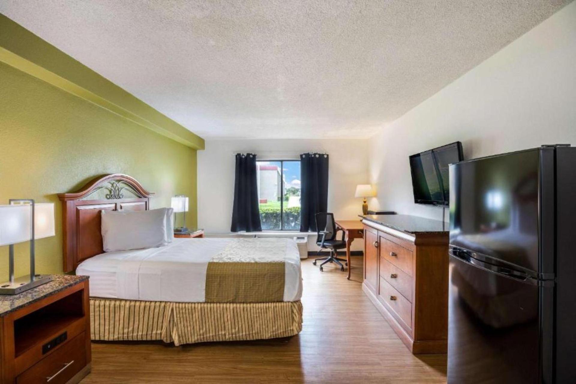 OYO Hotel Orlando Airport photo 26