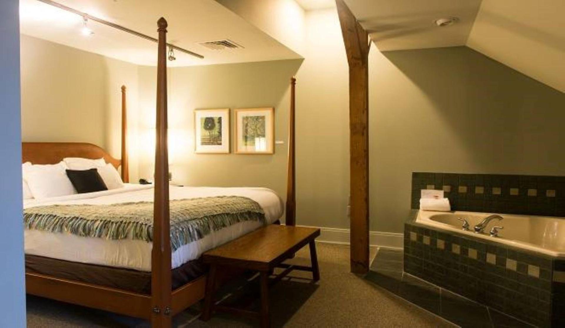 Lancaster Arts Hotel photo 2