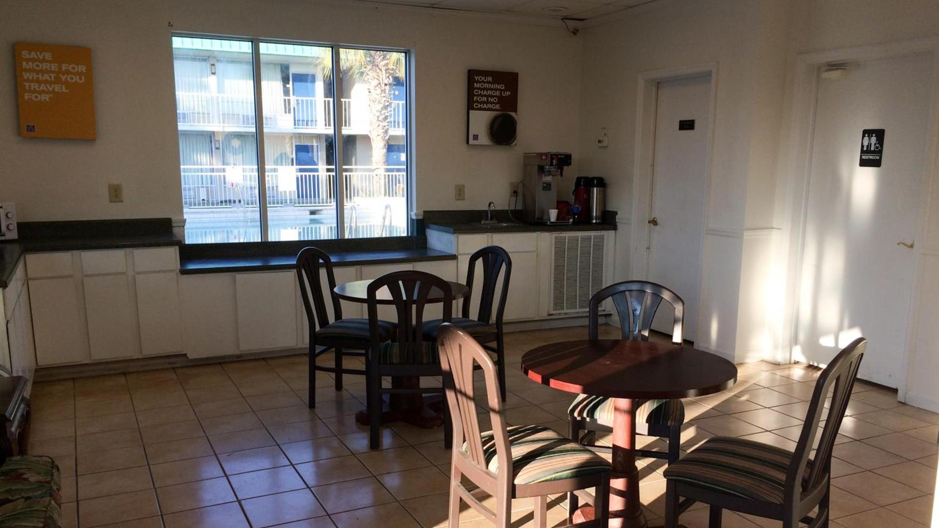 Motel 6-Tifton, GA photo 10