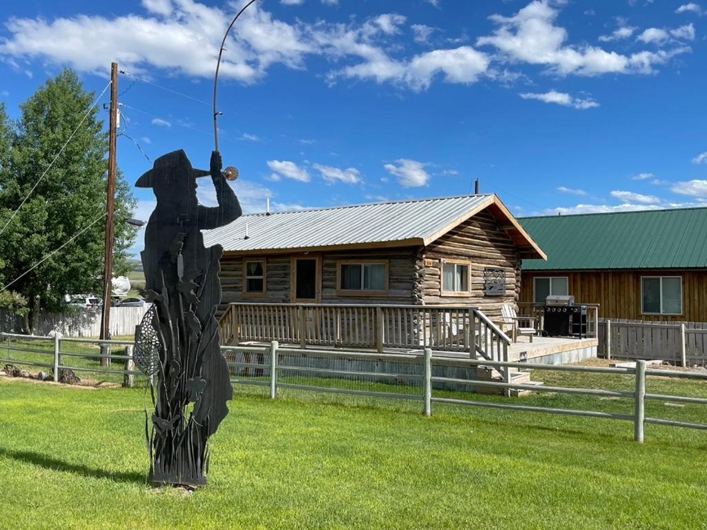 Sportsman Lodge Melrose MT photo 6
