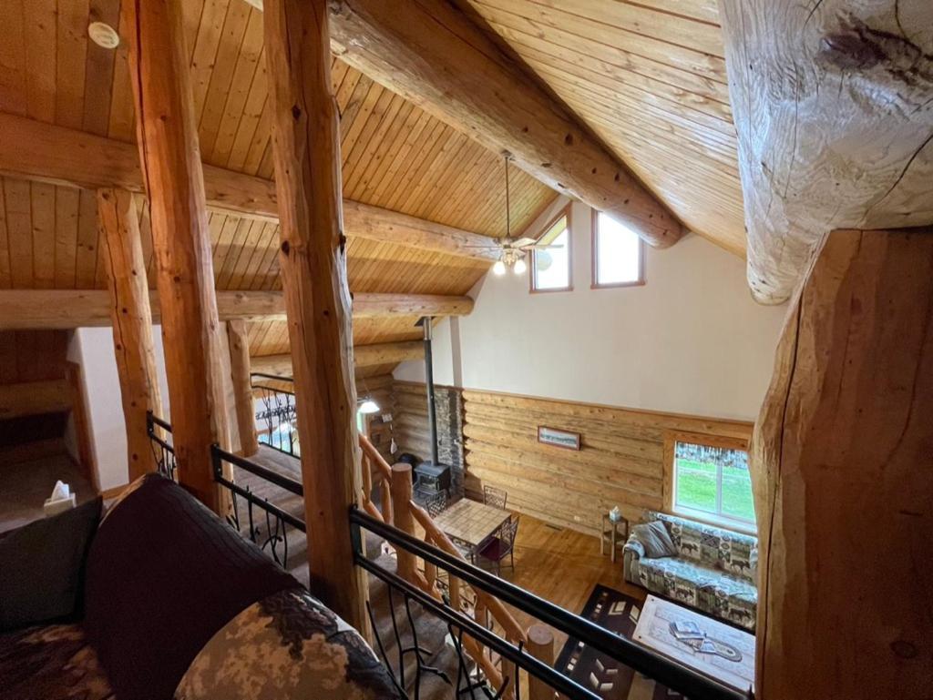 Sportsman Lodge Melrose MT photo 53