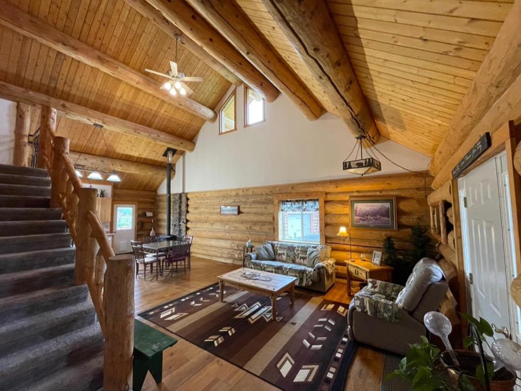 Sportsman Lodge Melrose MT photo 55