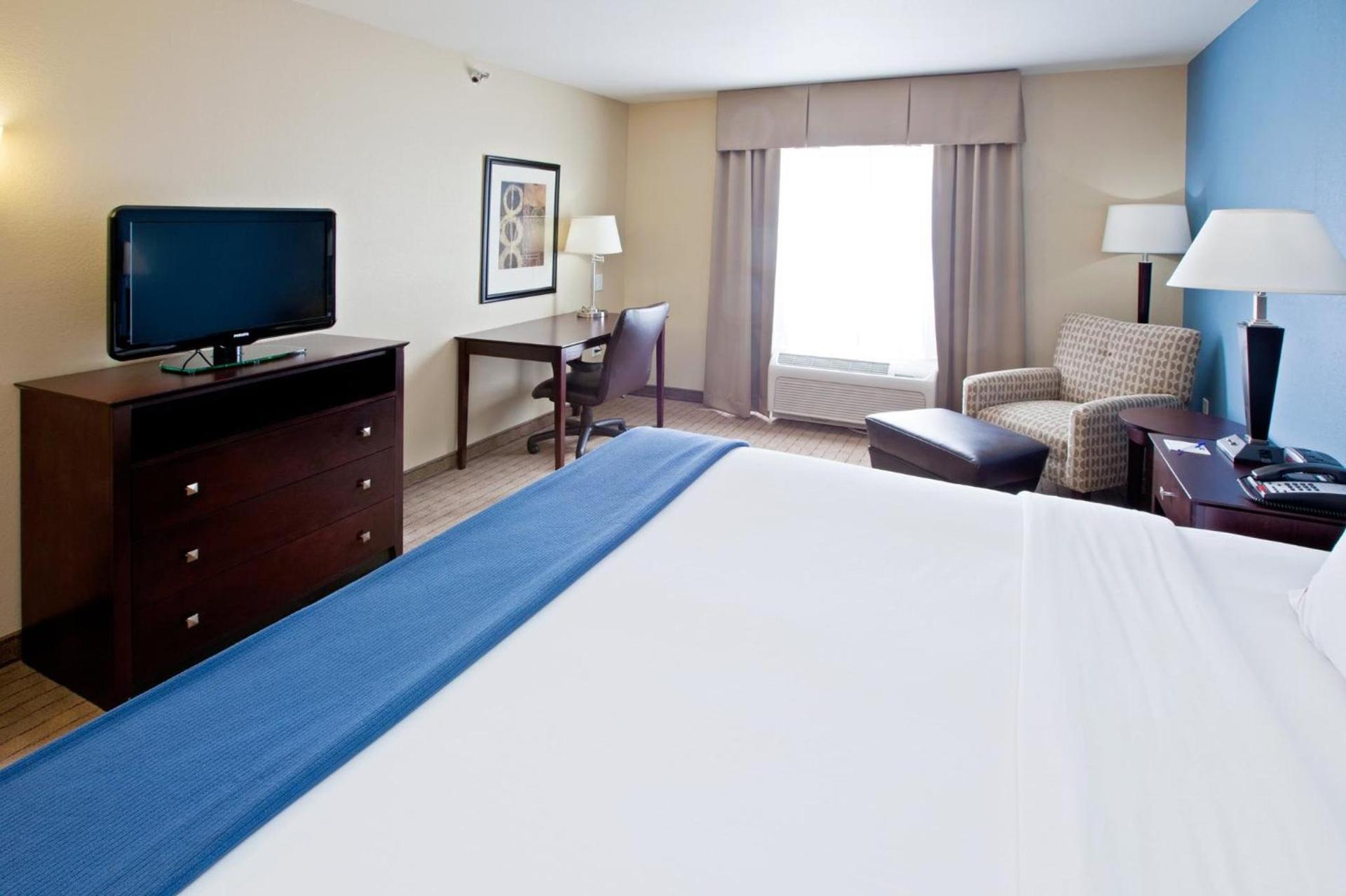 Holiday Inn Express & Suites Shelbyville Indianapolis by IHG photo 6