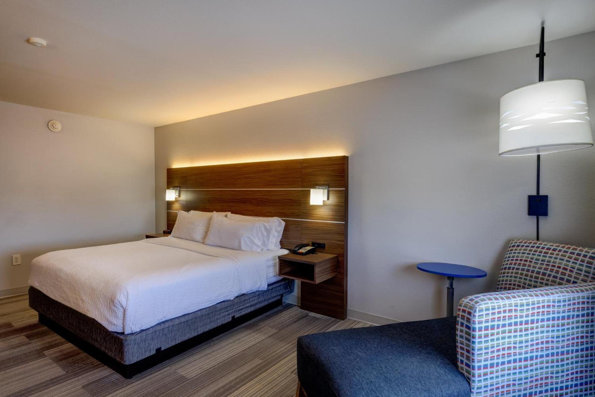 Holiday Inn Express & Suites Shelbyville Indianapolis by IHG photo 43