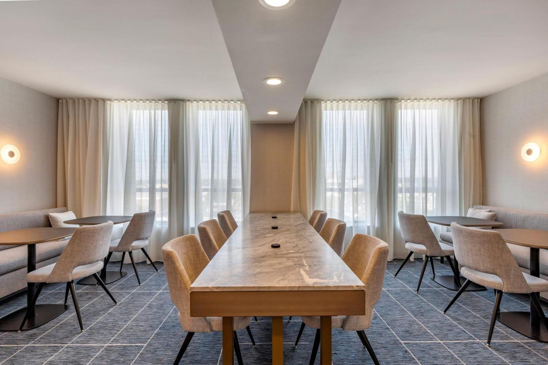 Sheraton Suites Old Town Alexandria photo 36