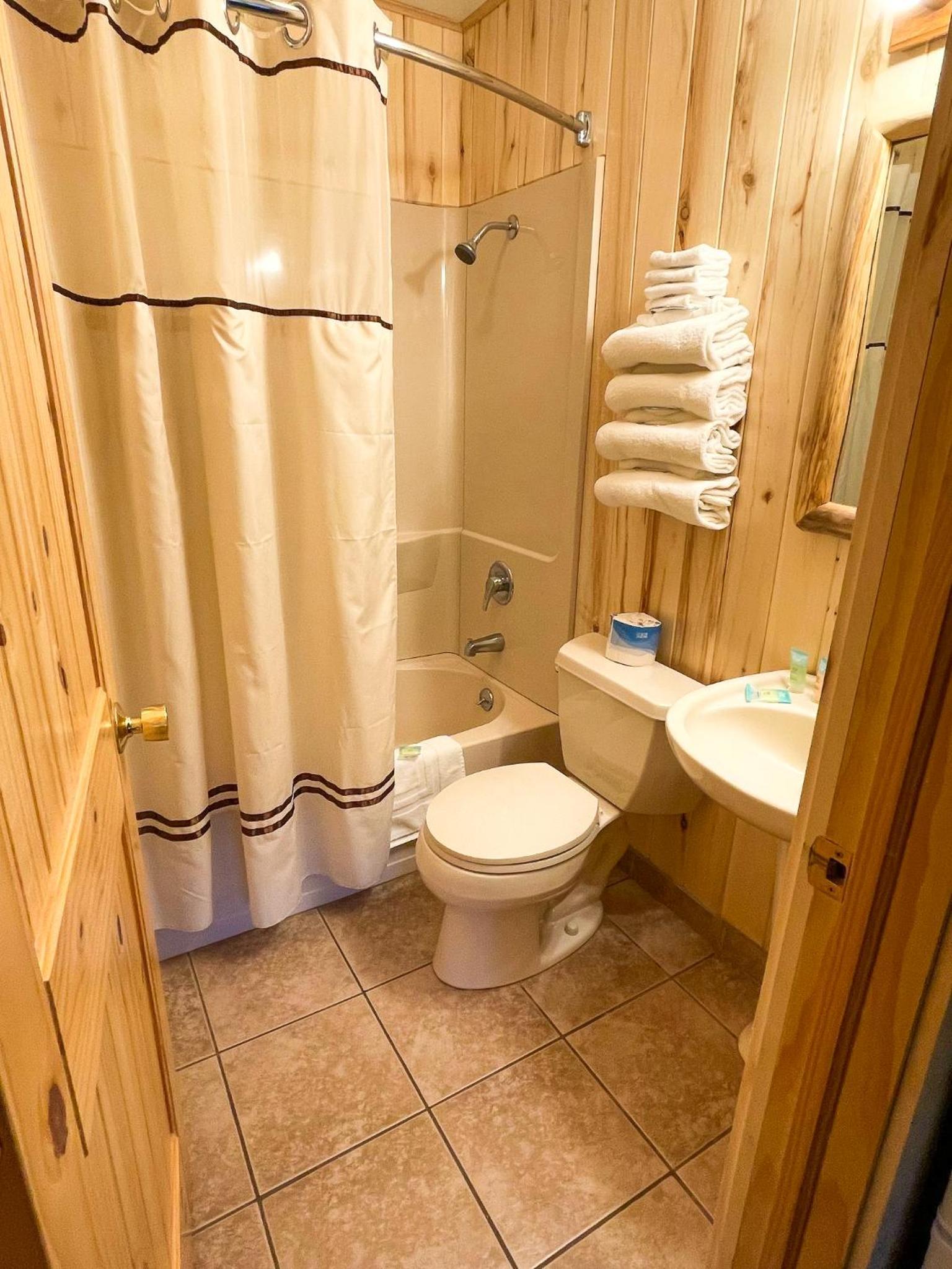 Spirit Lake Lodge photo 25