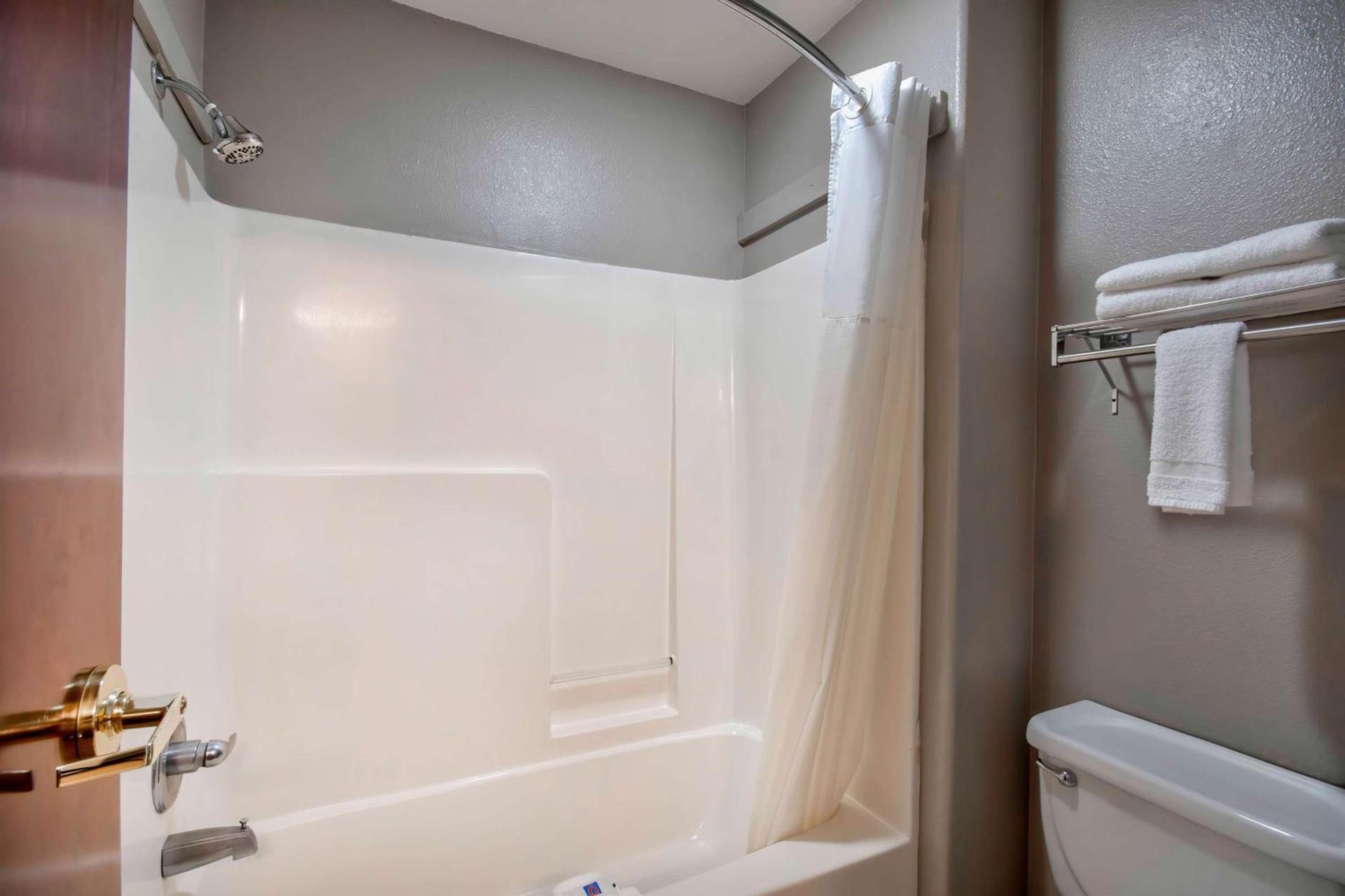 Motel 6-Abbeville, LA photo 13