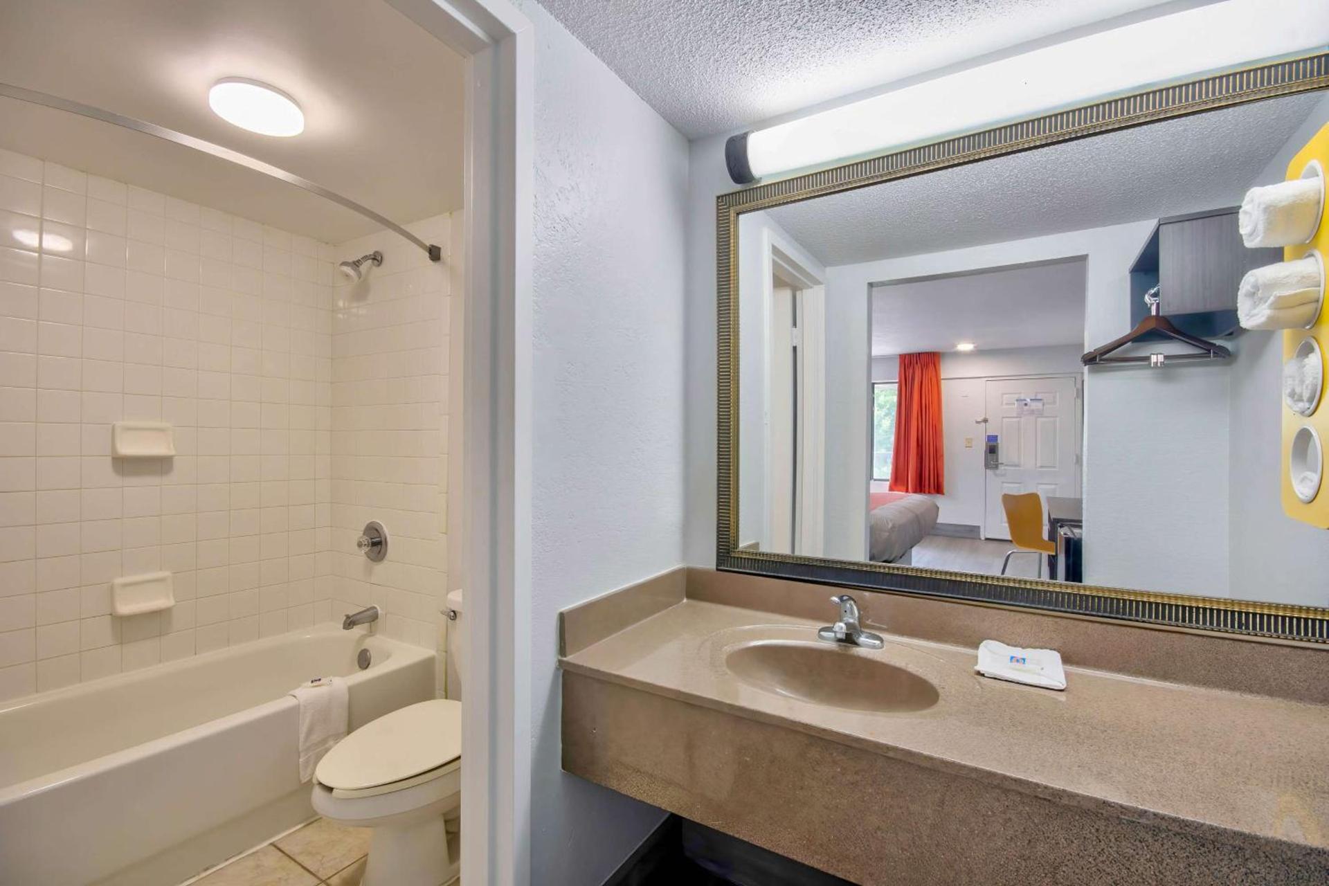 Motel 6-Lafayette, LA photo 10