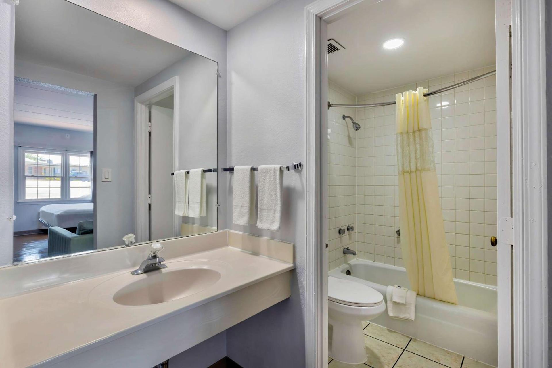 Motel 6-Falls Church, VA - Arlington Boulevard photo 15