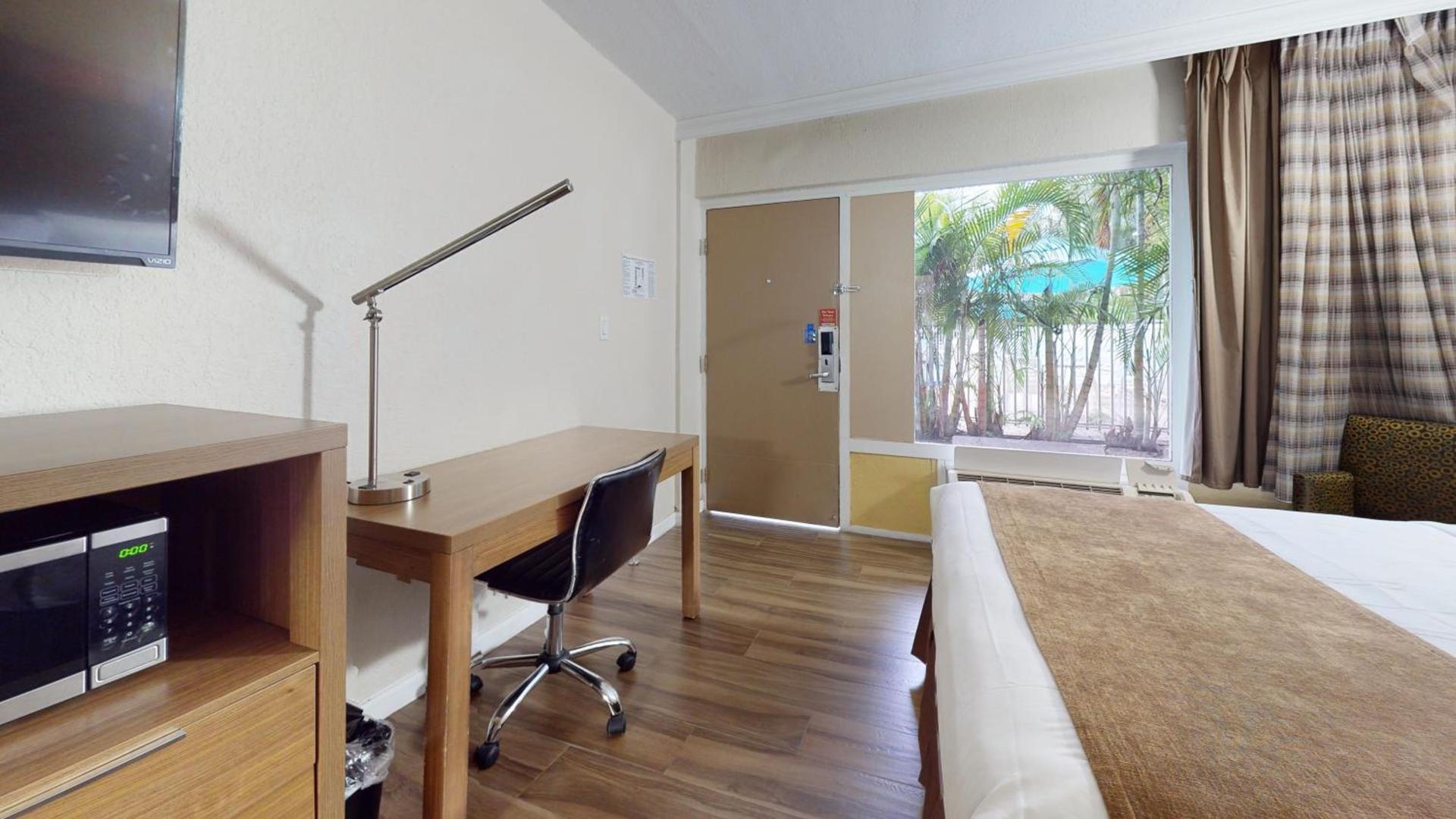 Rodeway Inn & Suites Fort Lauderdale Airport & Cruise Port photo 98