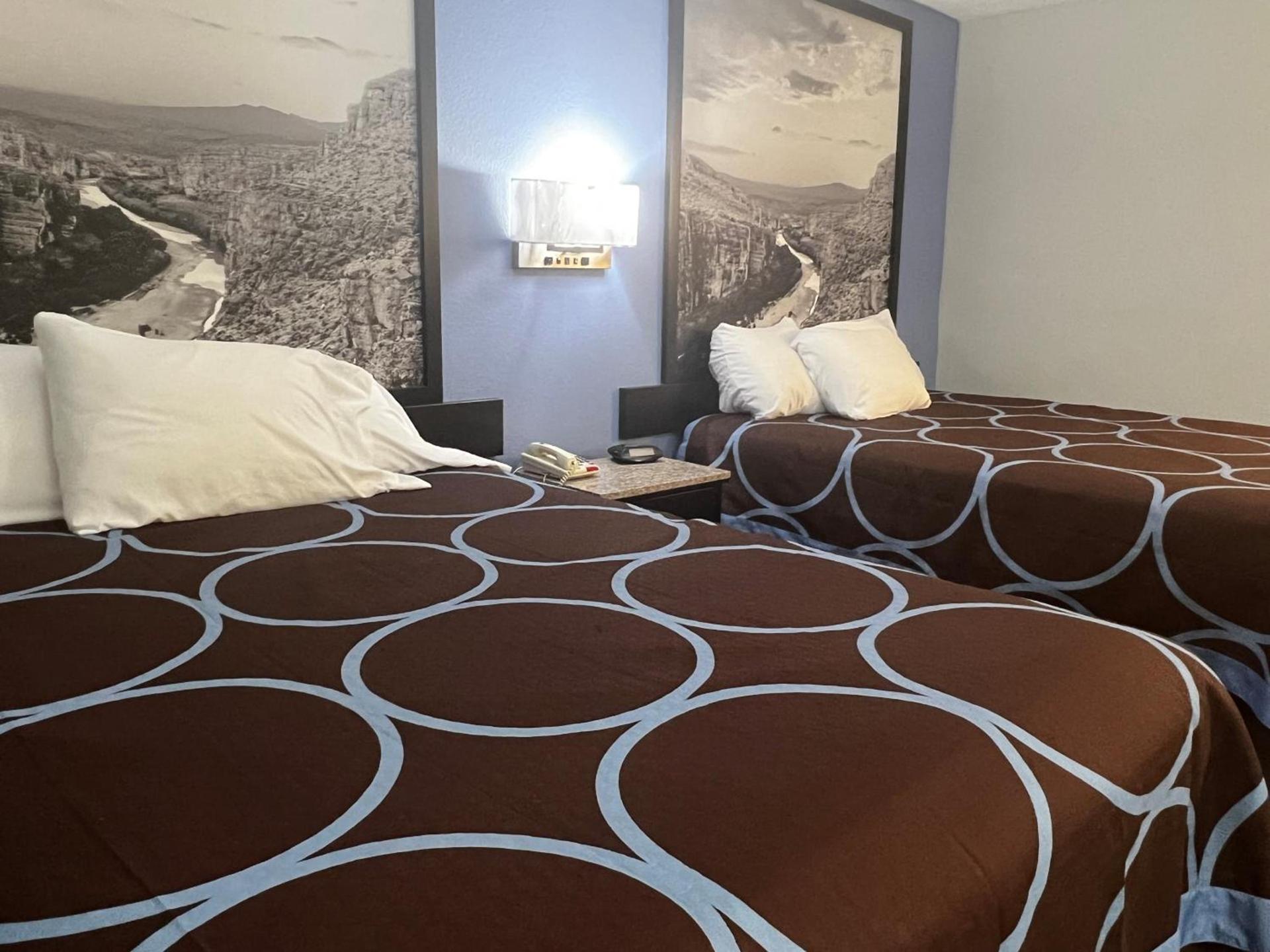 Super 8 by Wyndham Cleveland TX photo 20