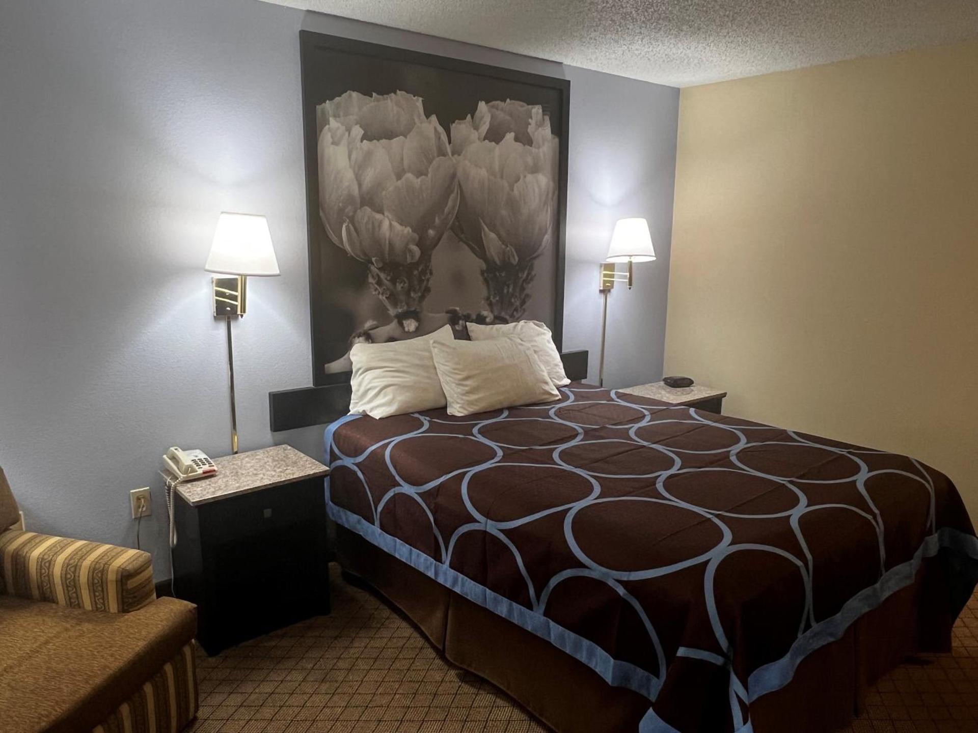 Super 8 by Wyndham Cleveland TX photo 33
