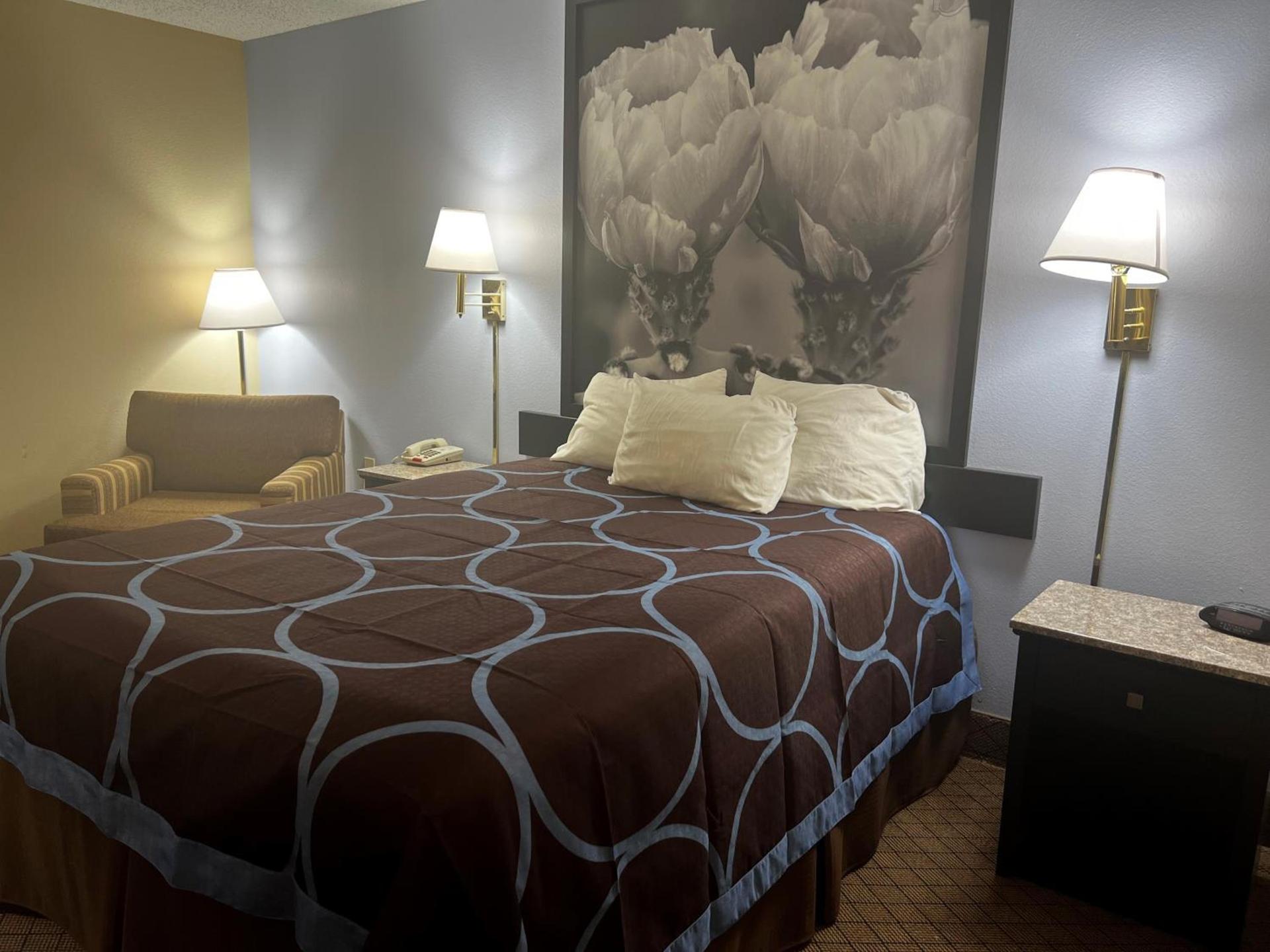 Super 8 by Wyndham Cleveland TX photo 30