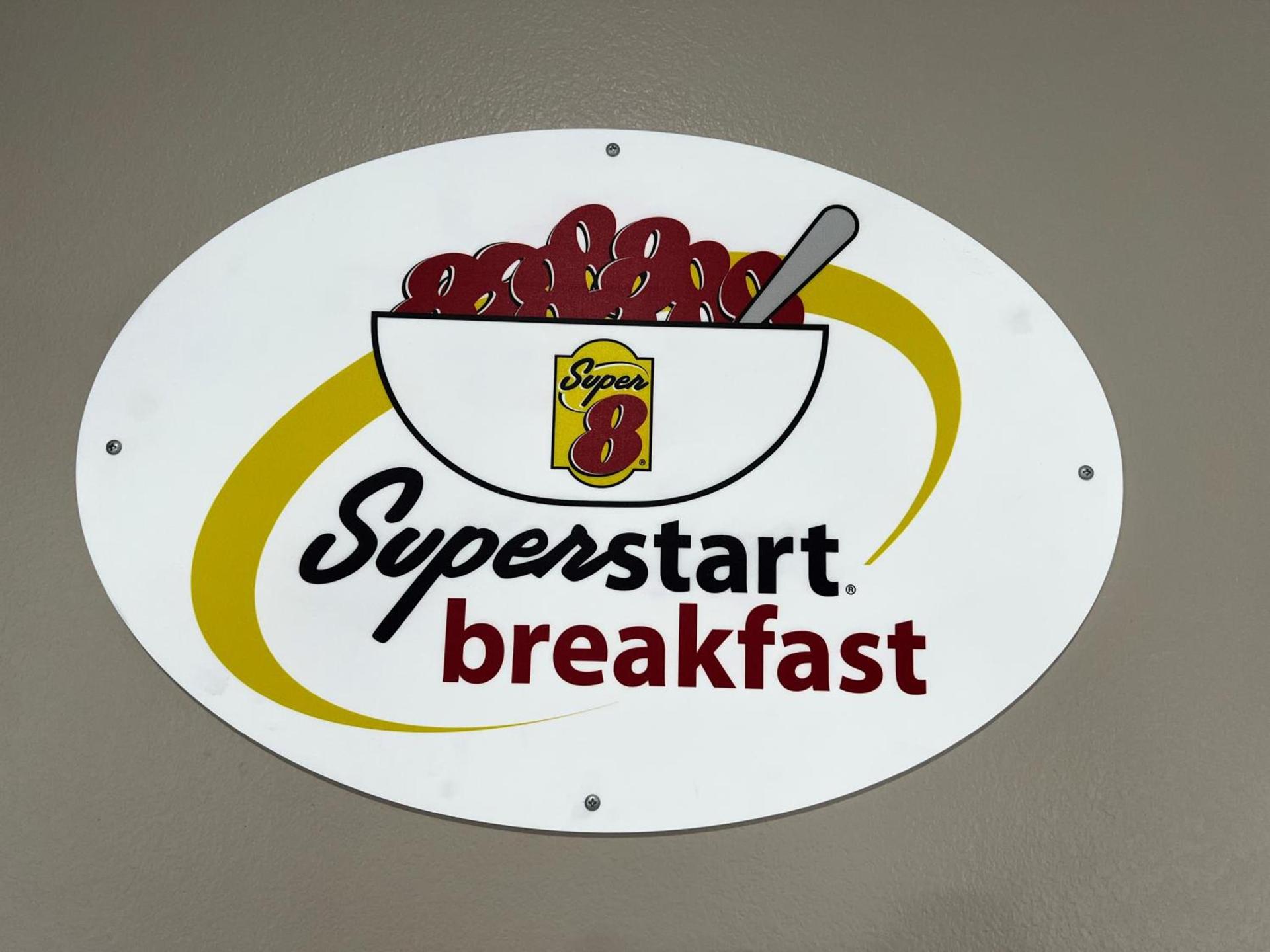 Super 8 by Wyndham Cleveland TX photo 2