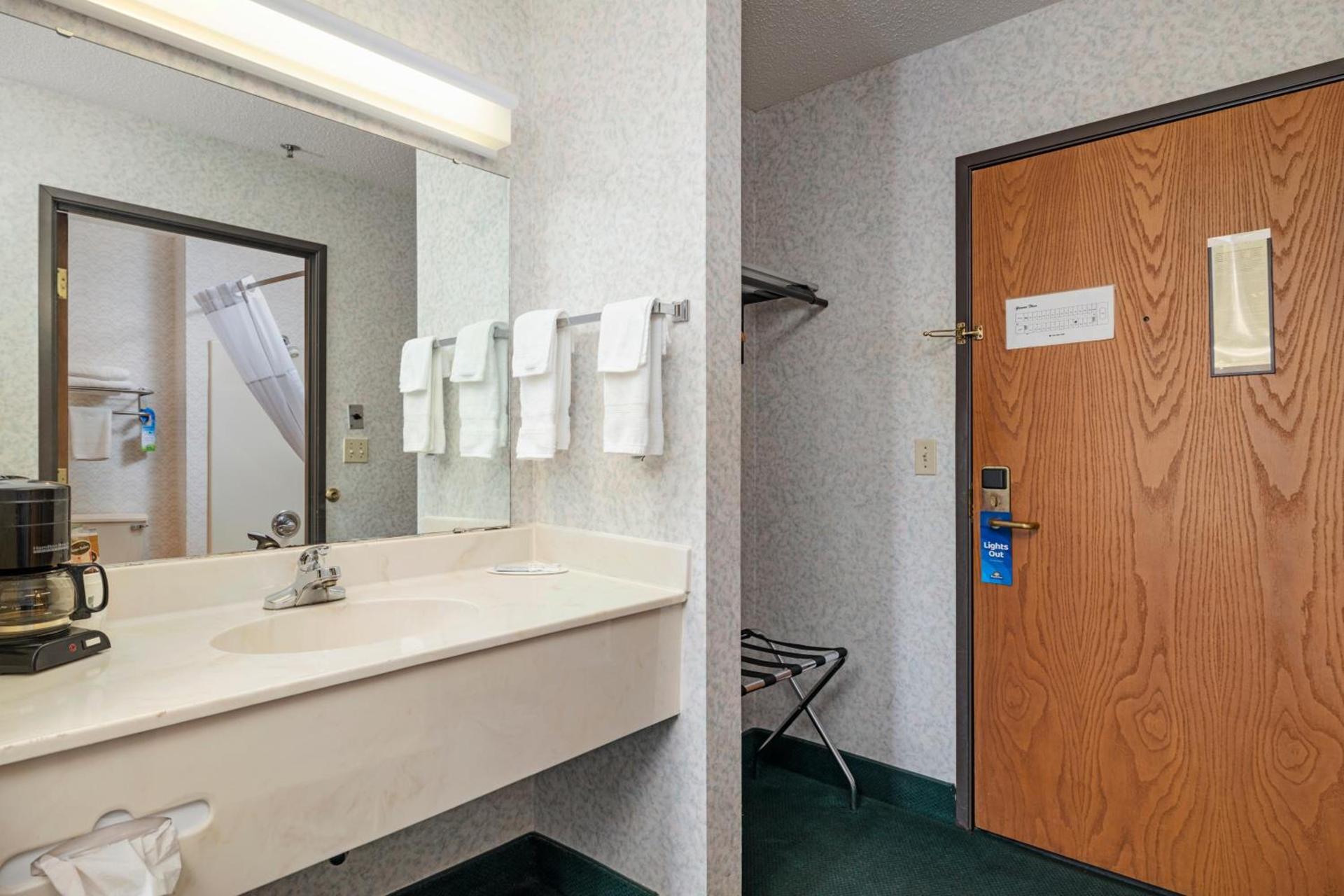 Days Inn by Wyndham Battlefield Rd/Hwy 65 photo 25
