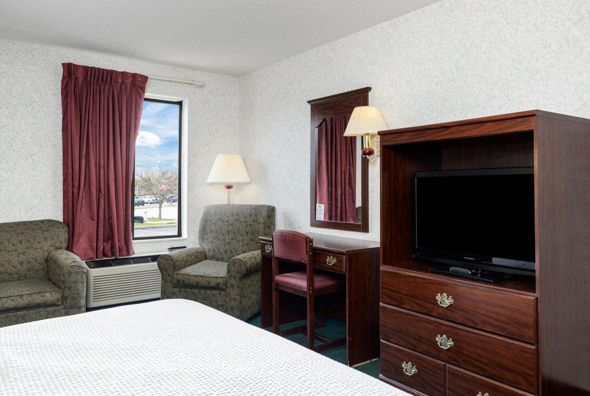 Days Inn by Wyndham Battlefield Rd/Hwy 65 photo 23