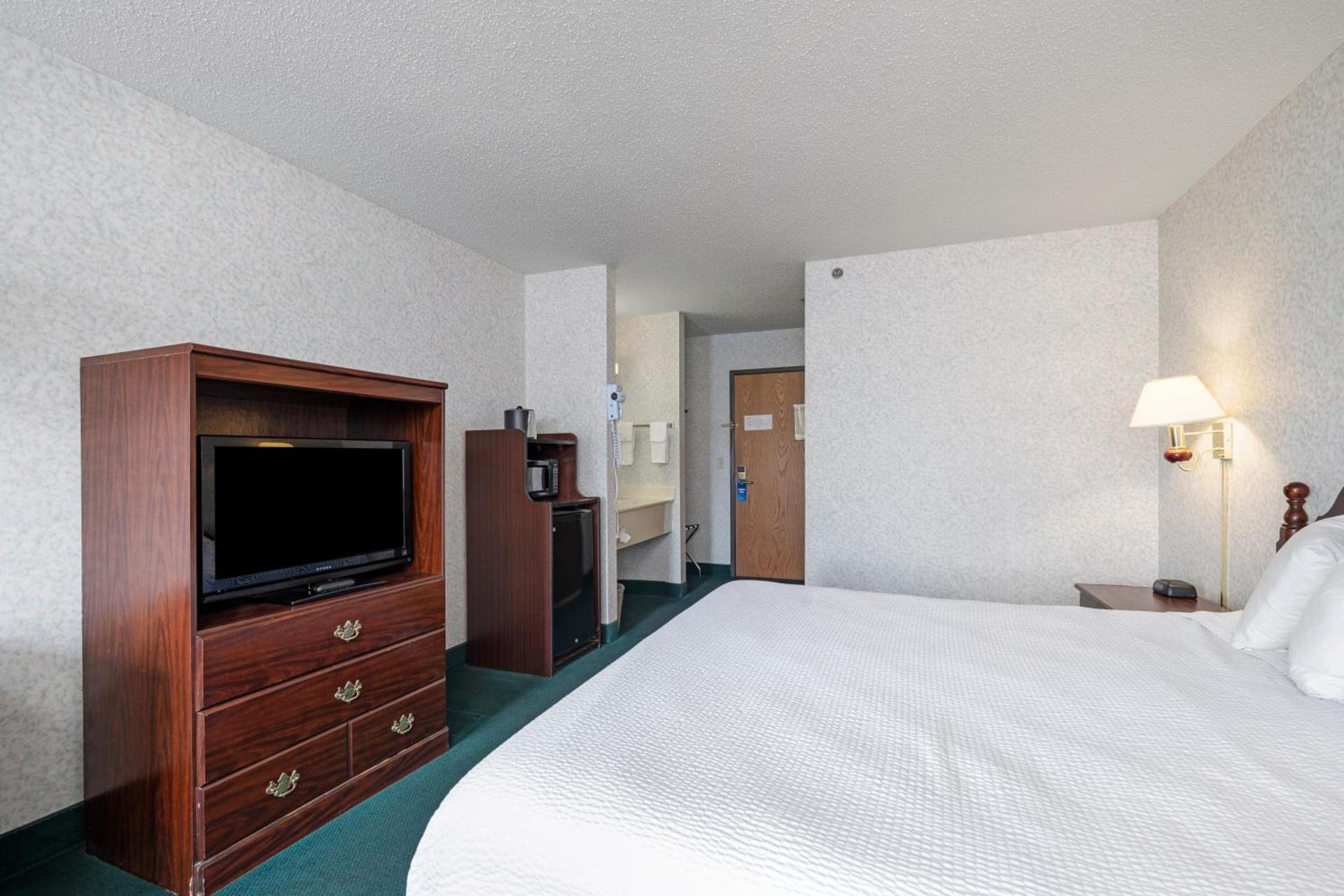Days Inn by Wyndham Battlefield Rd/Hwy 65 photo 27