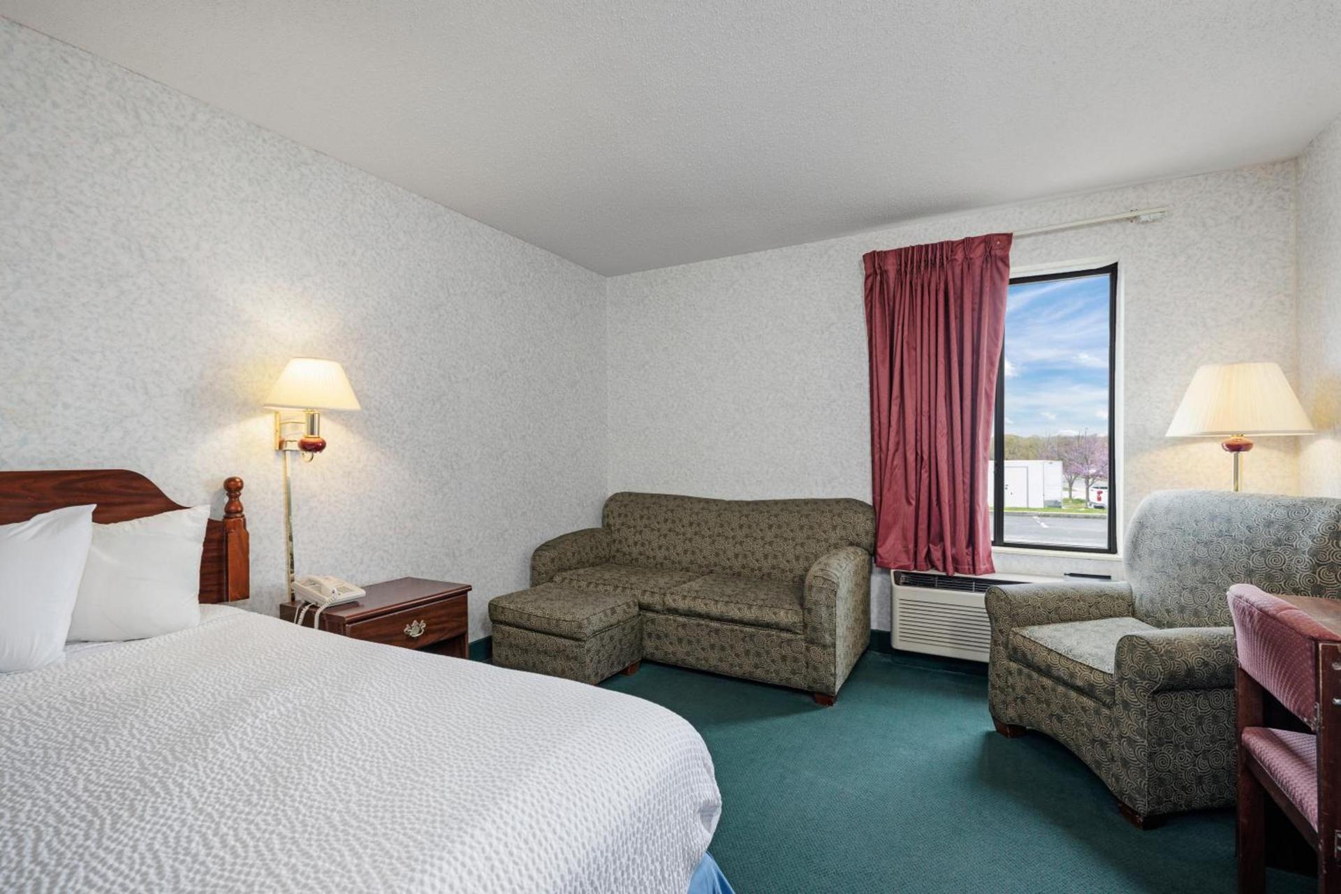 Days Inn by Wyndham Battlefield Rd/Hwy 65 photo 26