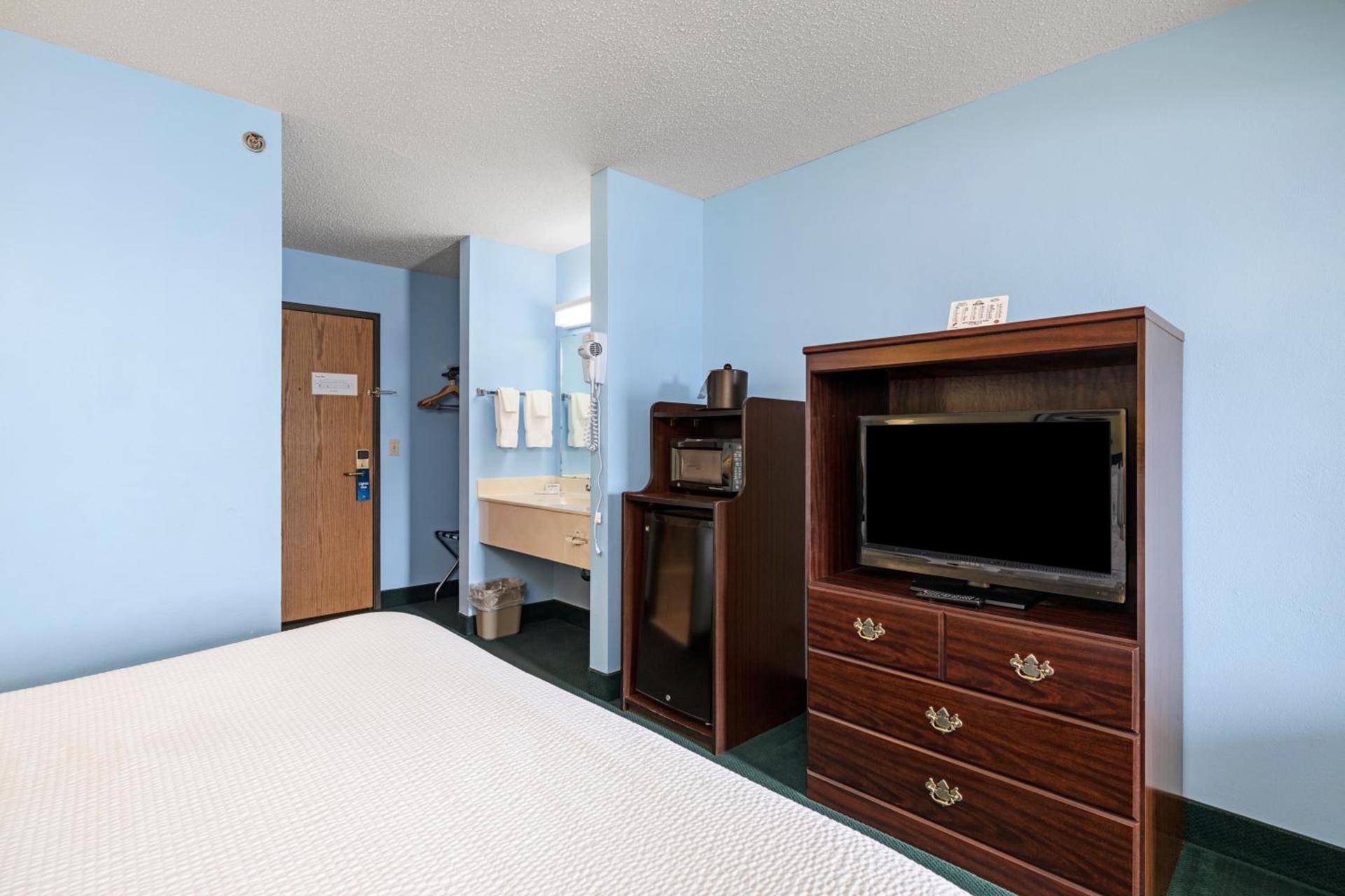 Days Inn by Wyndham Battlefield Rd/Hwy 65 photo 49