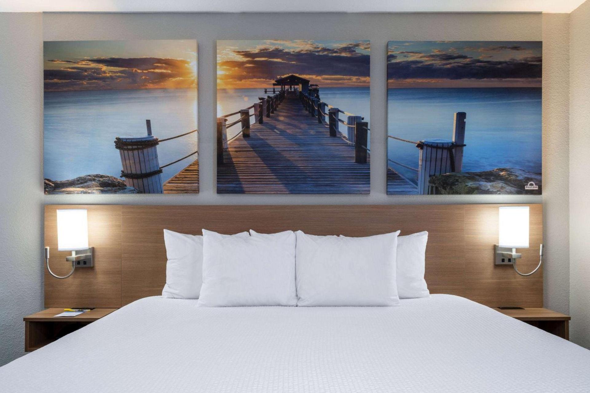 Days Inn & Suites by Wyndham Commerce photo 8