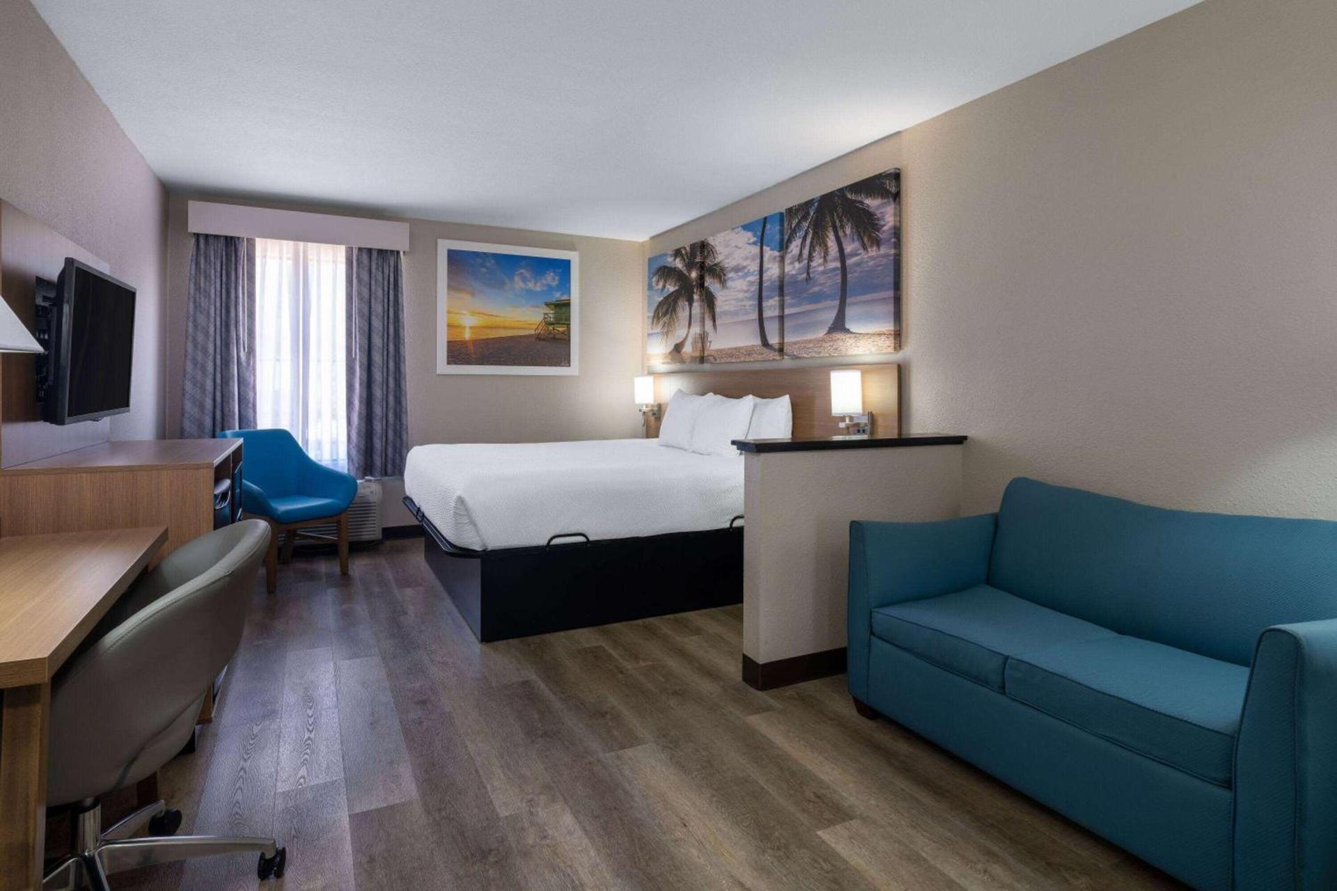 Days Inn & Suites by Wyndham Commerce photo 9