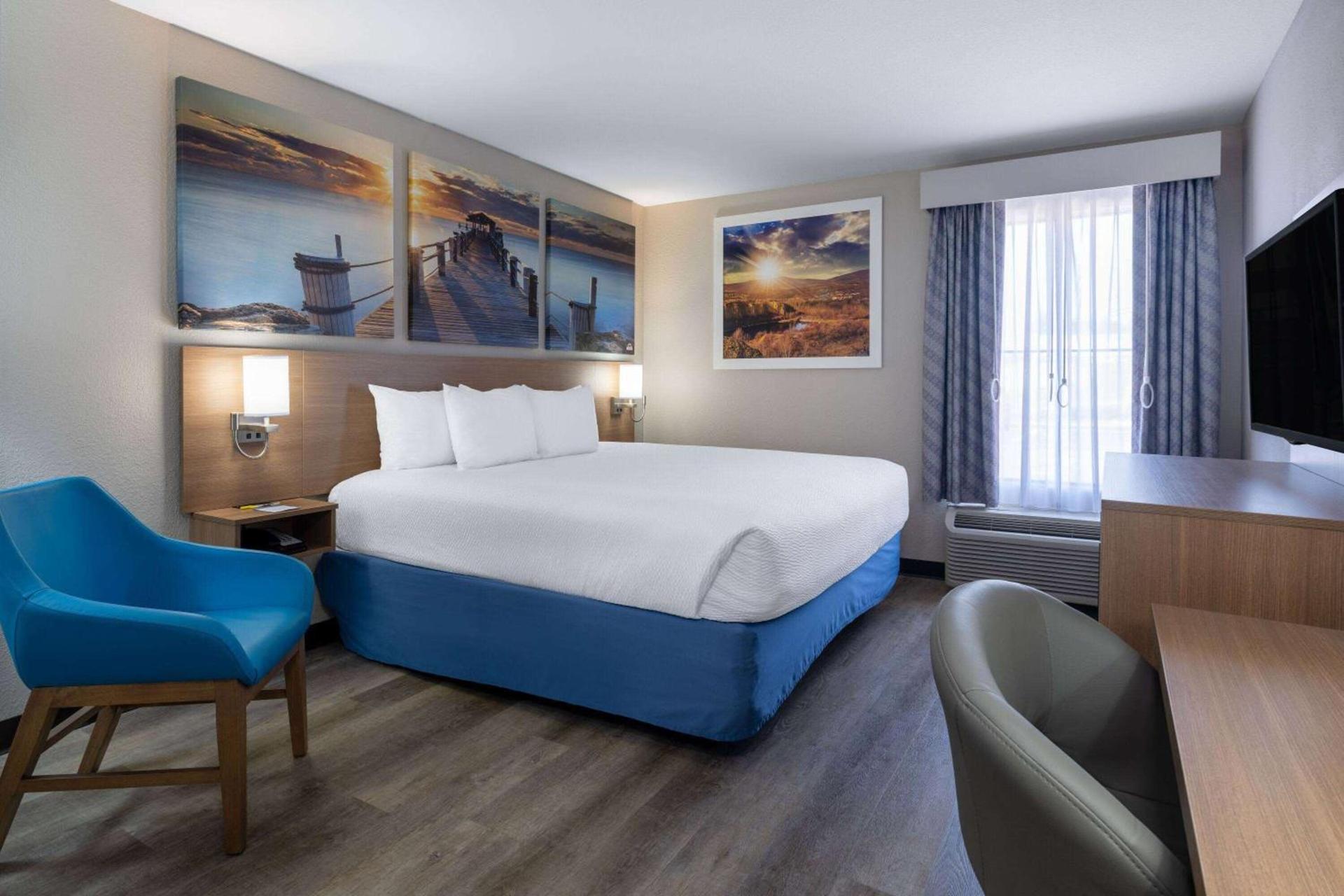 Days Inn & Suites by Wyndham Commerce photo 13