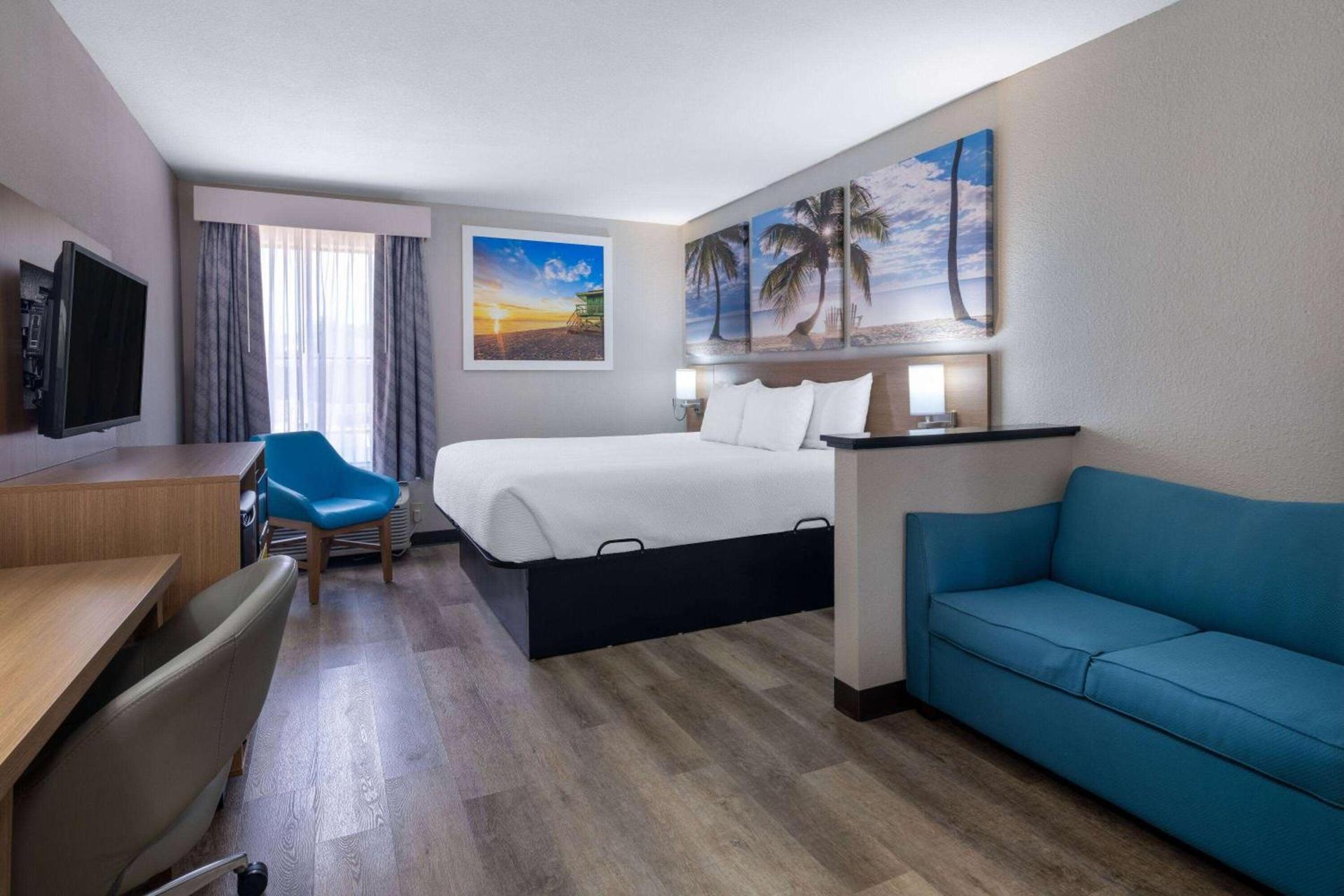 Days Inn & Suites by Wyndham Commerce photo 16