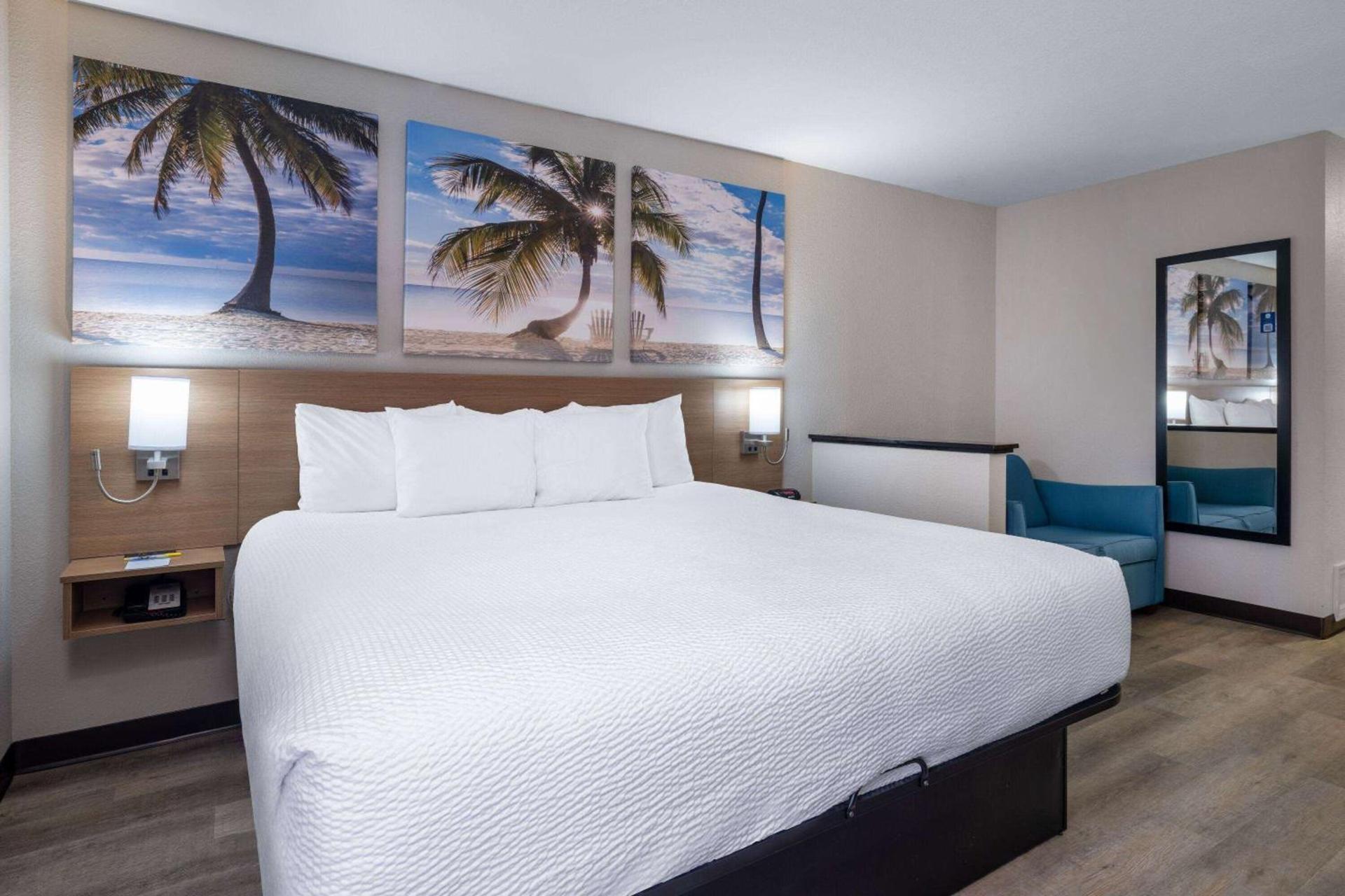 Days Inn & Suites by Wyndham Commerce photo 19
