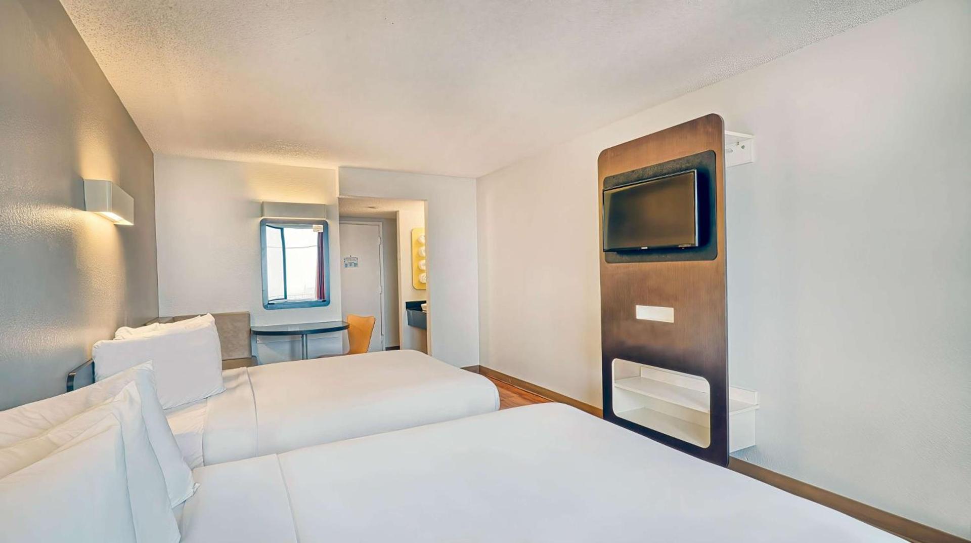 Suites Los Angeles CA Los Angeles LAX photo 25