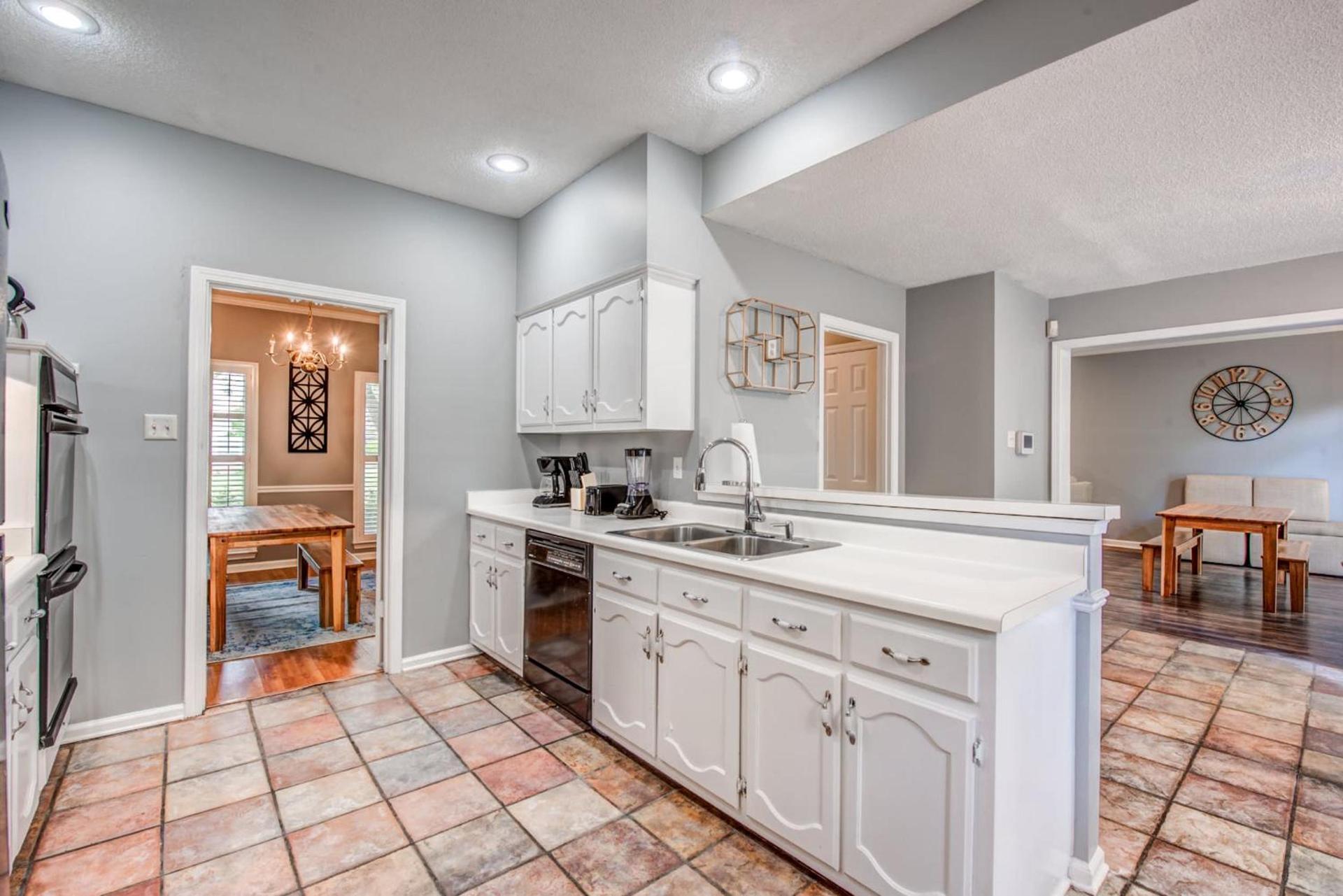 Cozy in Cordova-- Close to I-40 photo 39