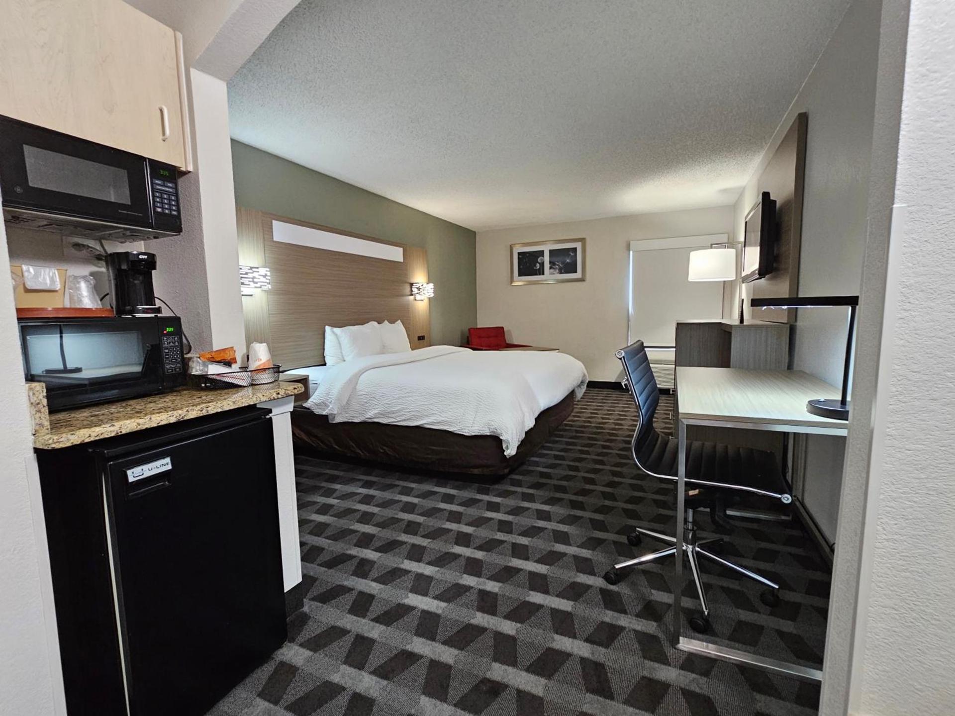 Quality Inn & Suites Irving DFW Airport South photo 60